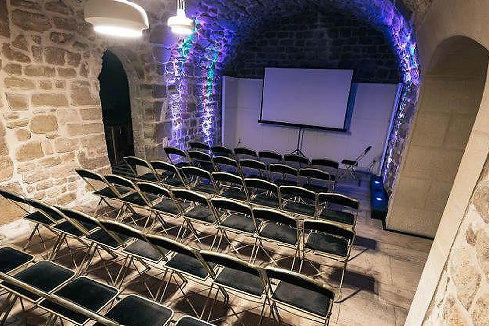 Lieux événementiels, LE SECRET DE L'ÎLE