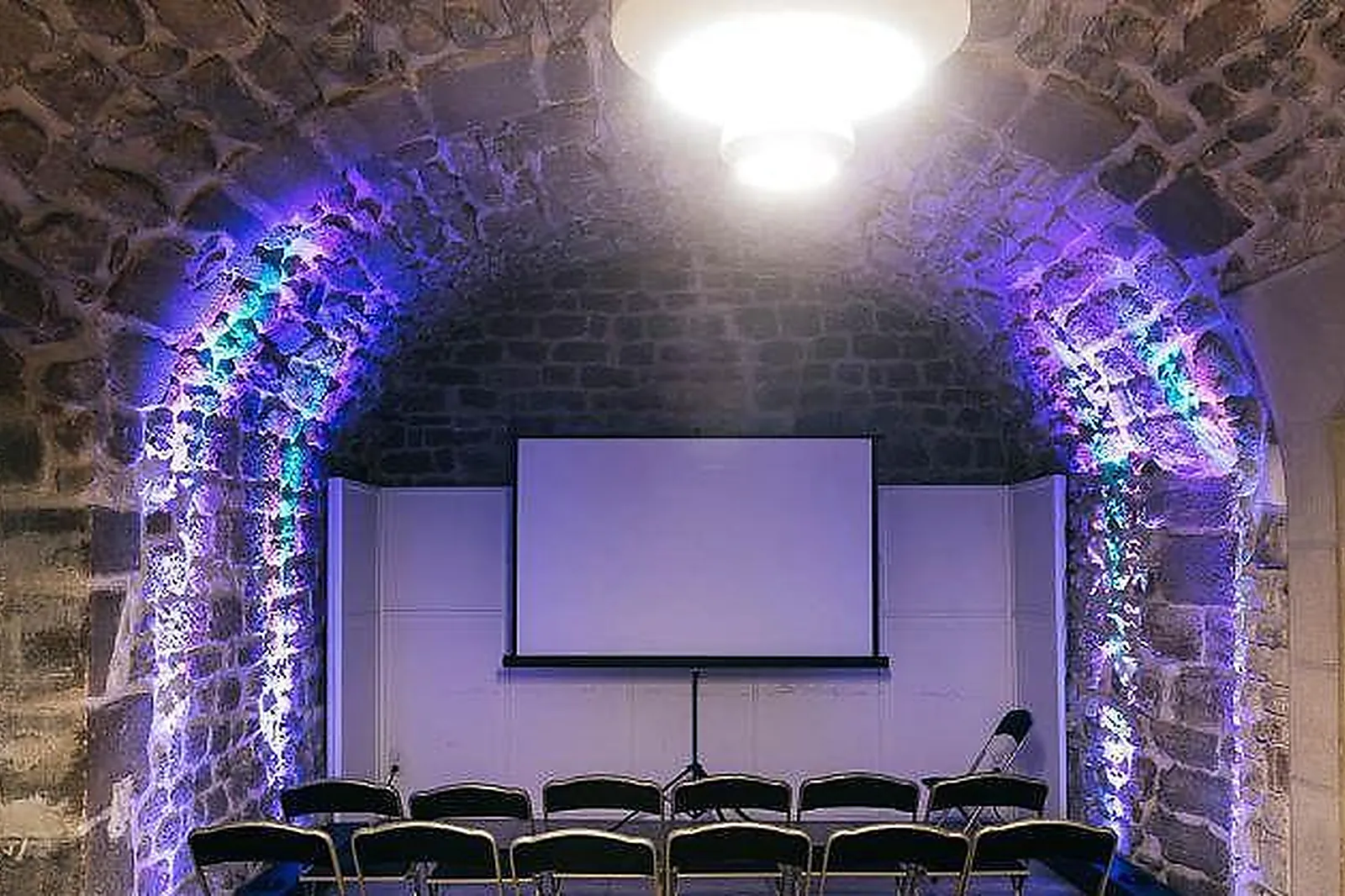 Lieux événementiels, LE SECRET DE L'ÎLE