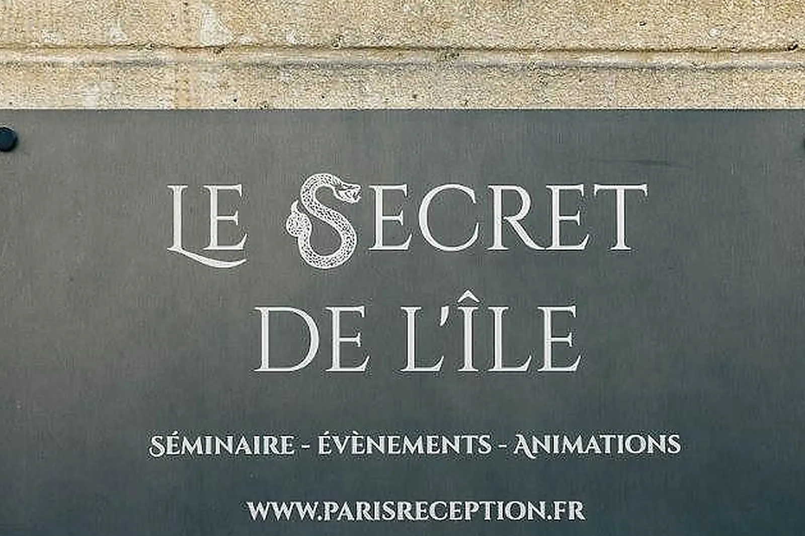 Lieux événementiels, LE SECRET DE L'ÎLE