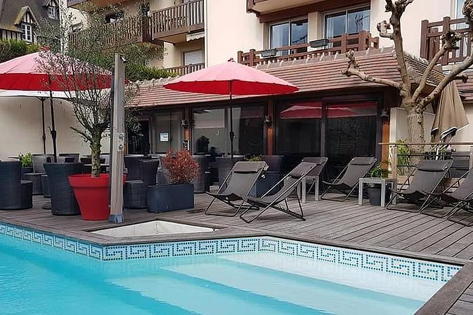 Lieux événementiels, LE TROPHÉE BY M ***