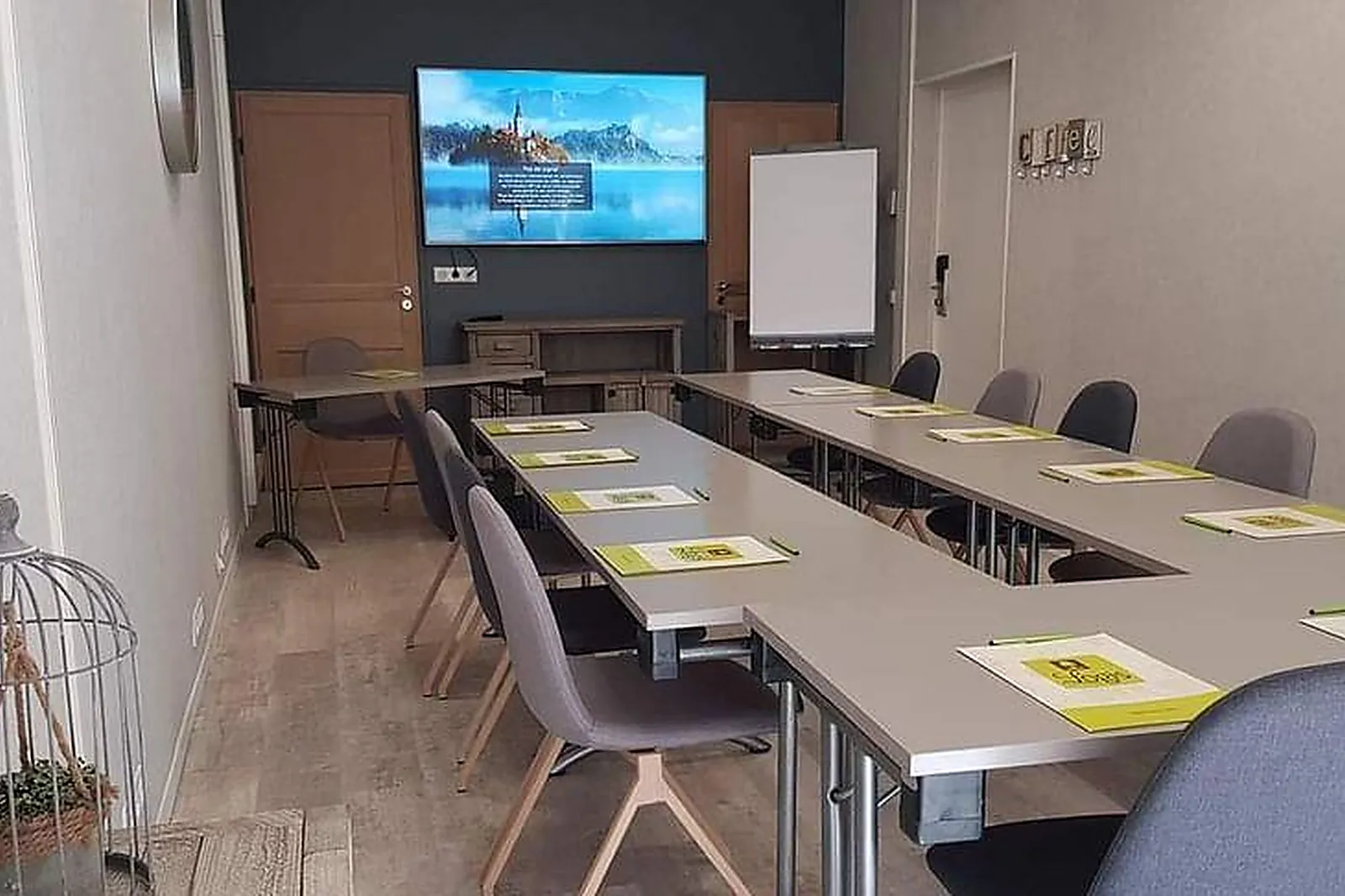 Lieux événementiels, LE TROPHÉE BY M ***