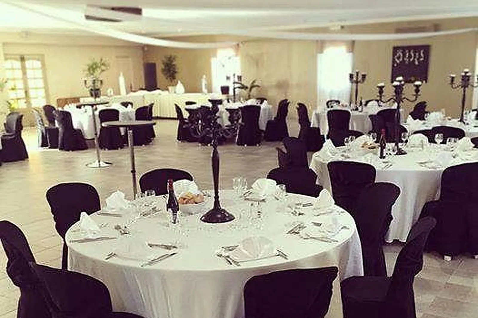 Lieux événementiels, LE VAL DES PINS