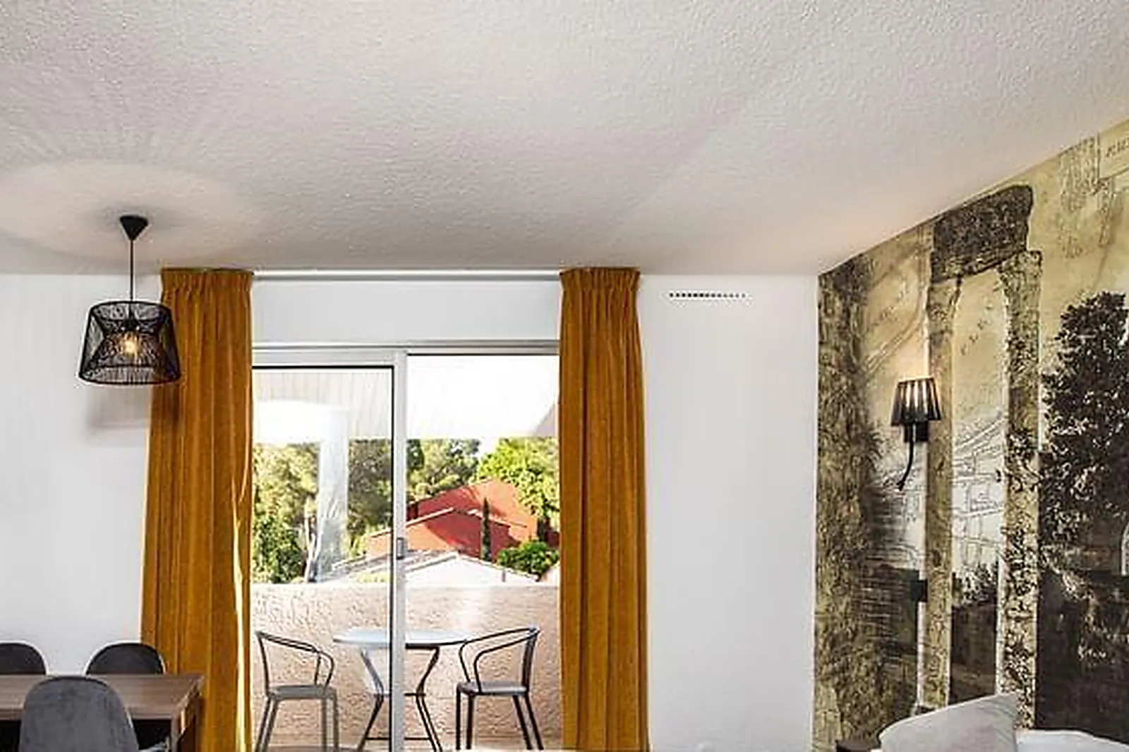 Lieux événementiels, LE VILLAGE CAMARGUAIS