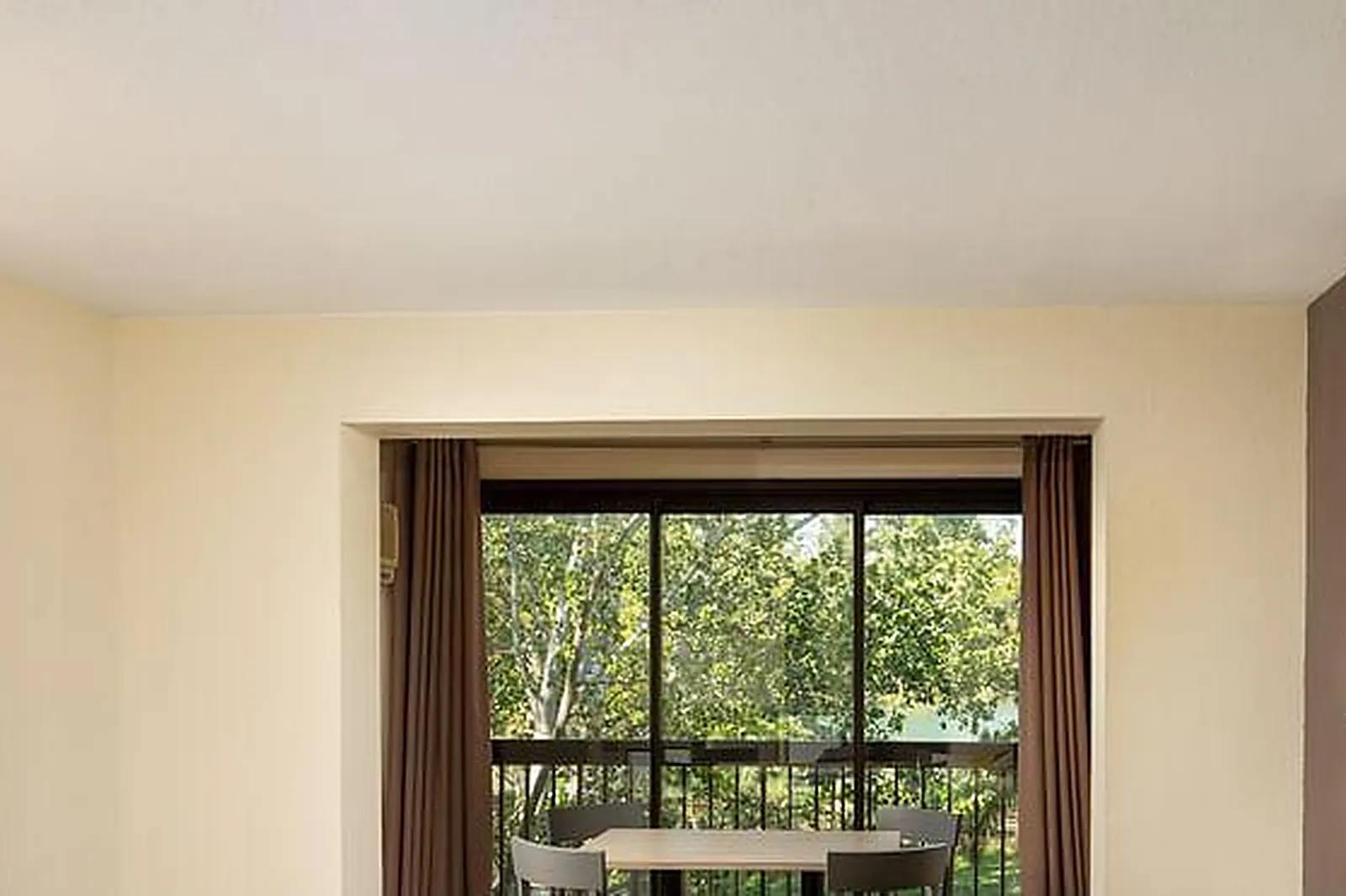 Lieux événementiels, LE VILLAGE CAMARGUAIS