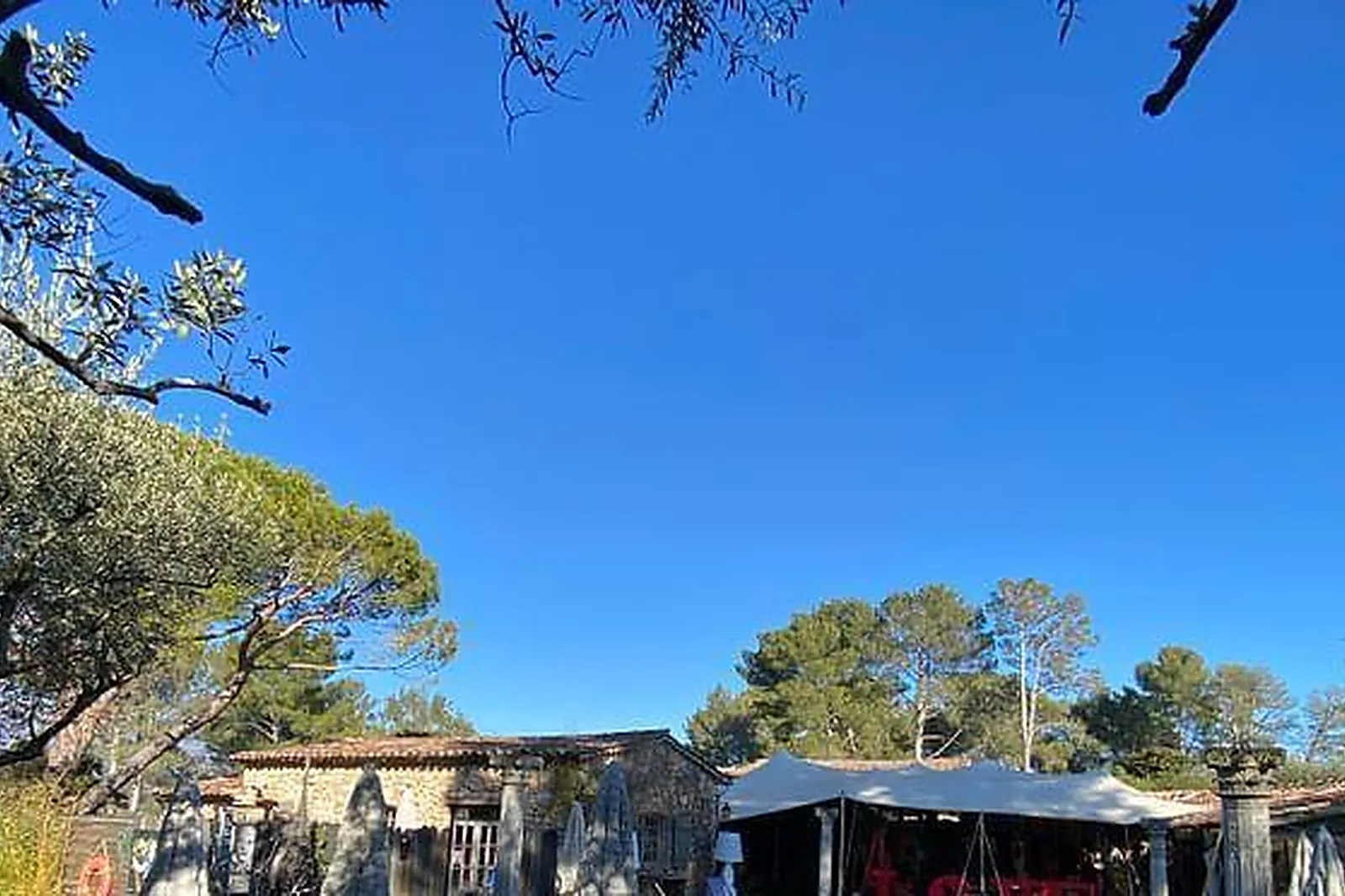 Lieux événementiels, LE HAMEAU DES LUCIOLES