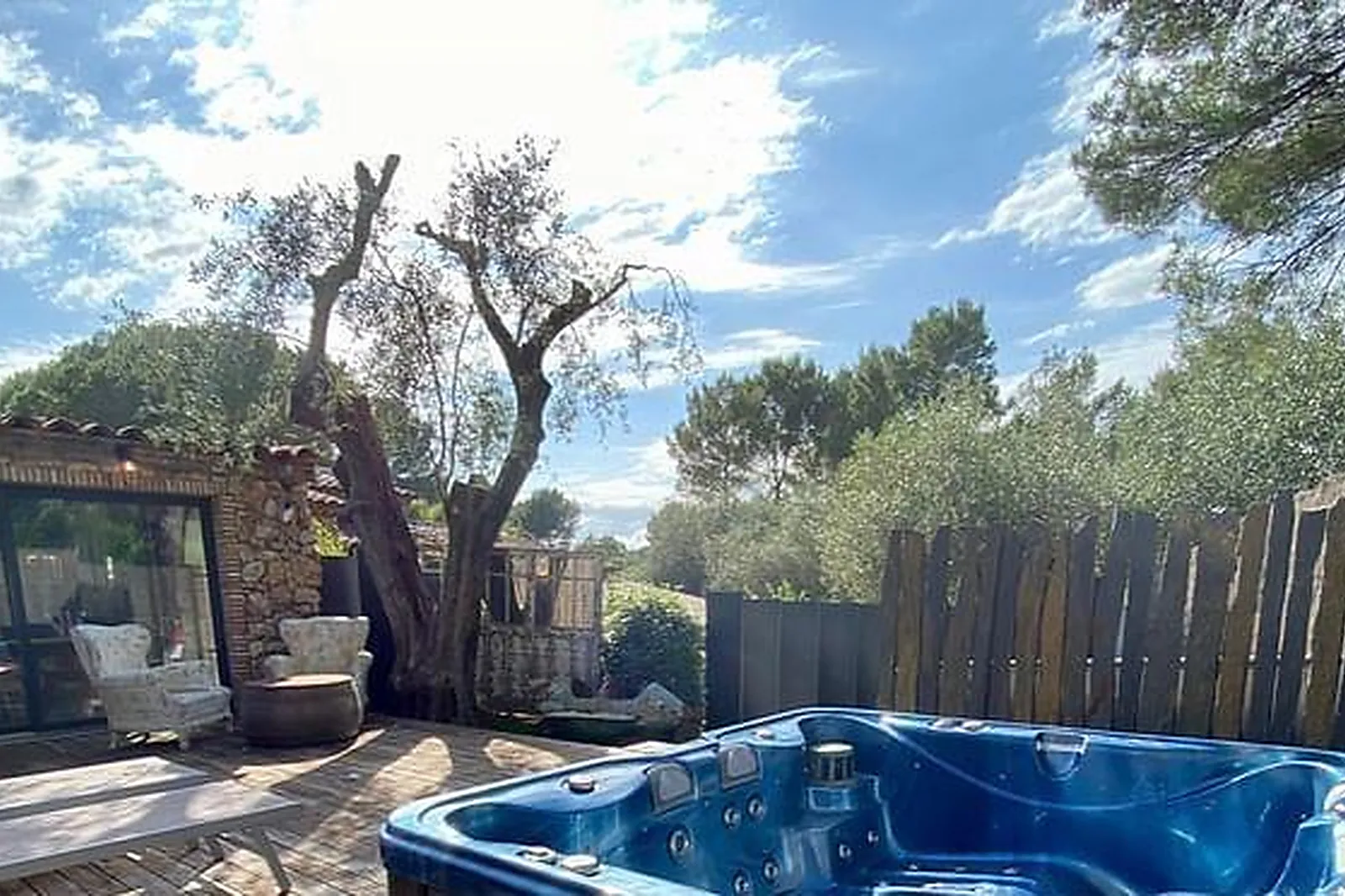 Lieux événementiels, LE HAMEAU DES LUCIOLES