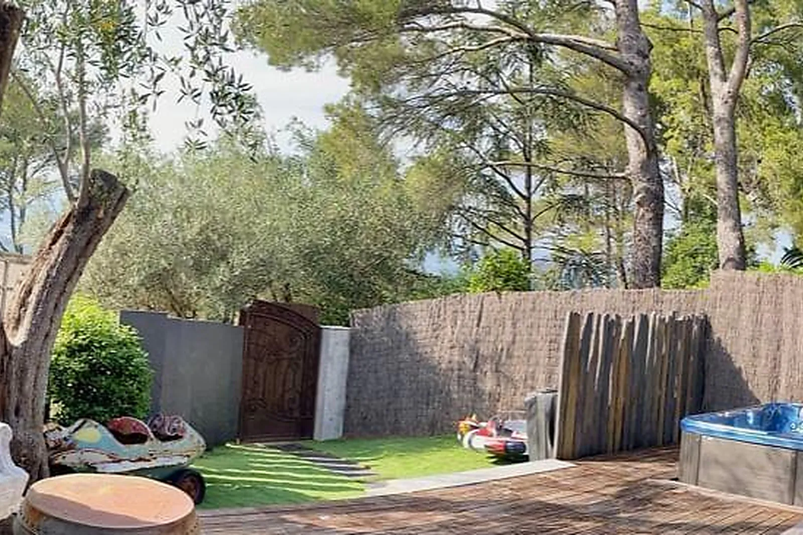 Lieux événementiels, LE HAMEAU DES LUCIOLES