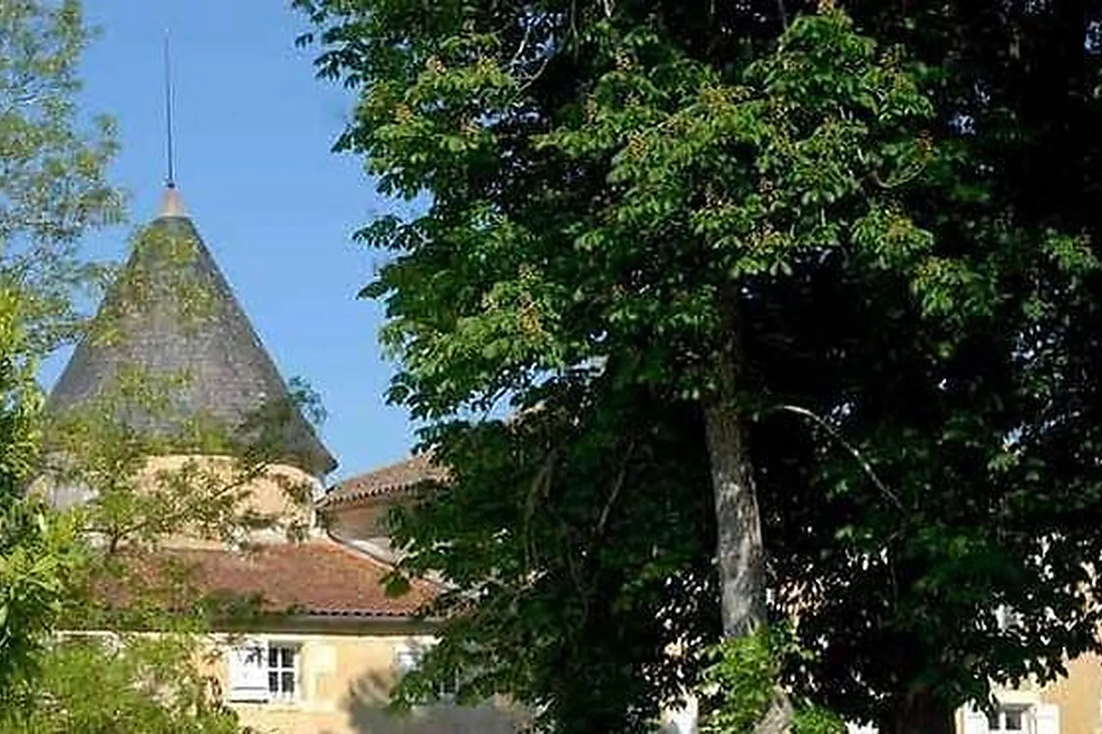 Lieux événementiels, LE LOGIS DU PÉRÉ ****