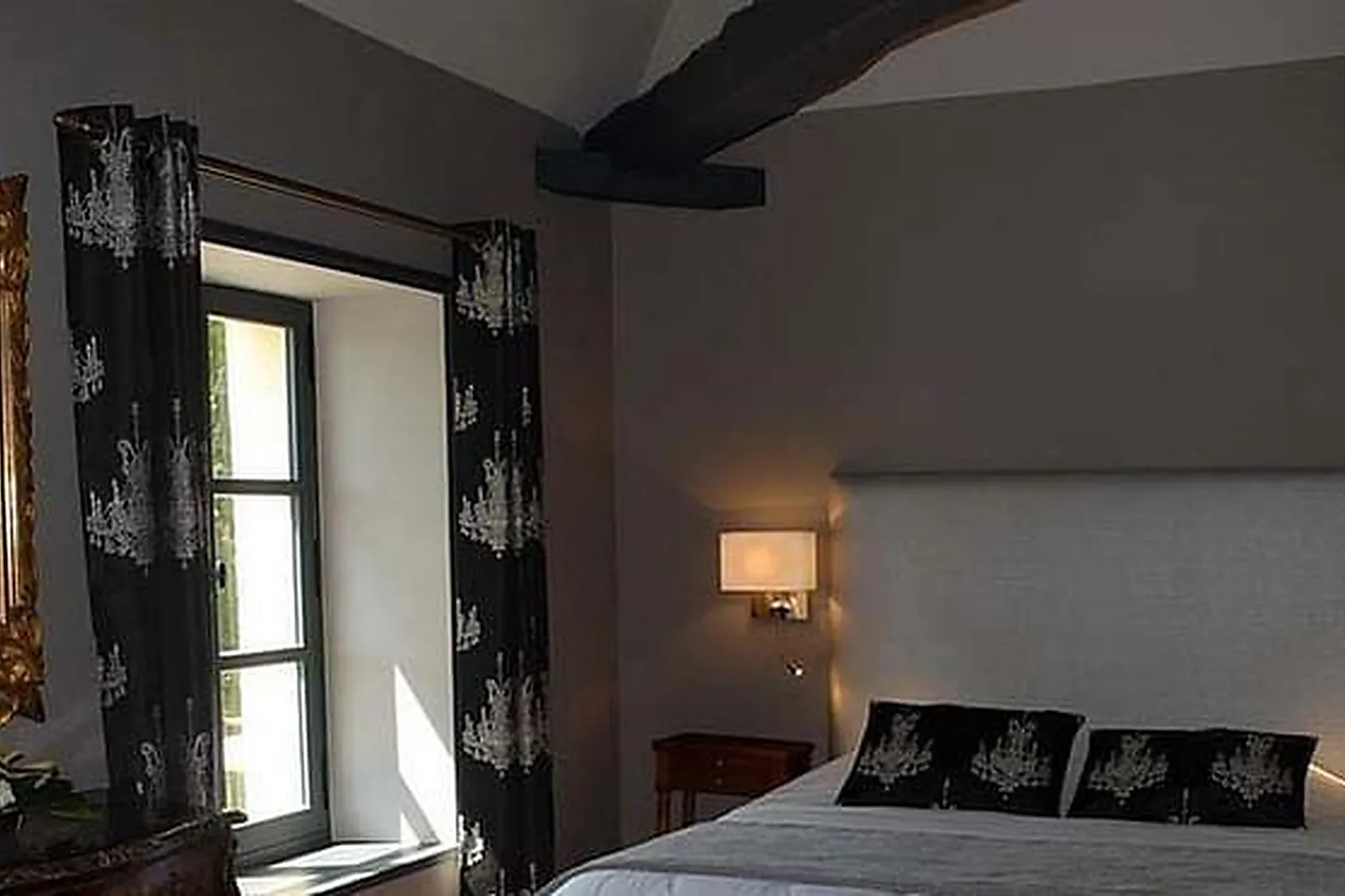 Lieux événementiels, LE LOGIS DU PÉRÉ ****