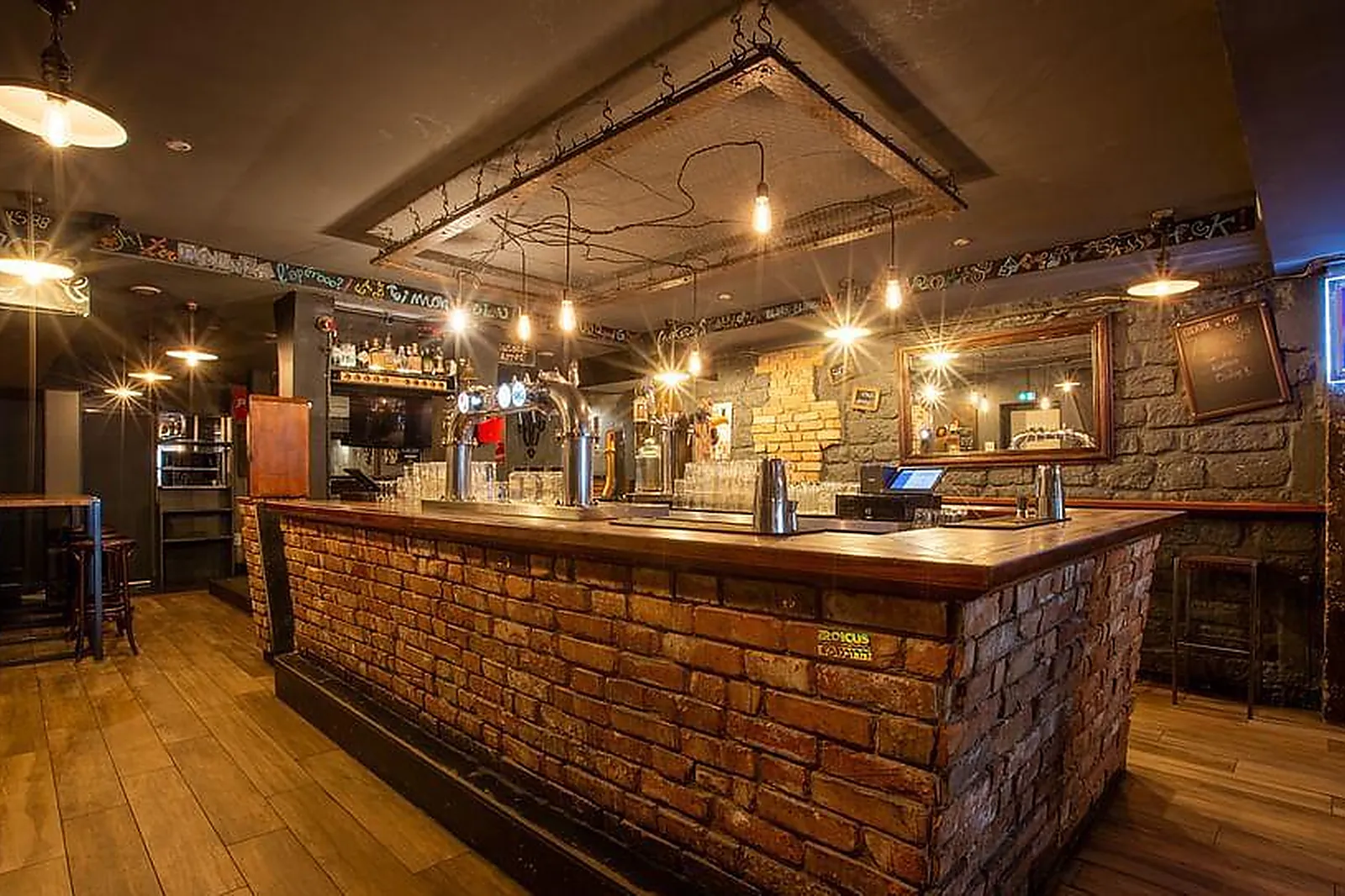 Lieux événementiels, LE MAMMOUTH BAR