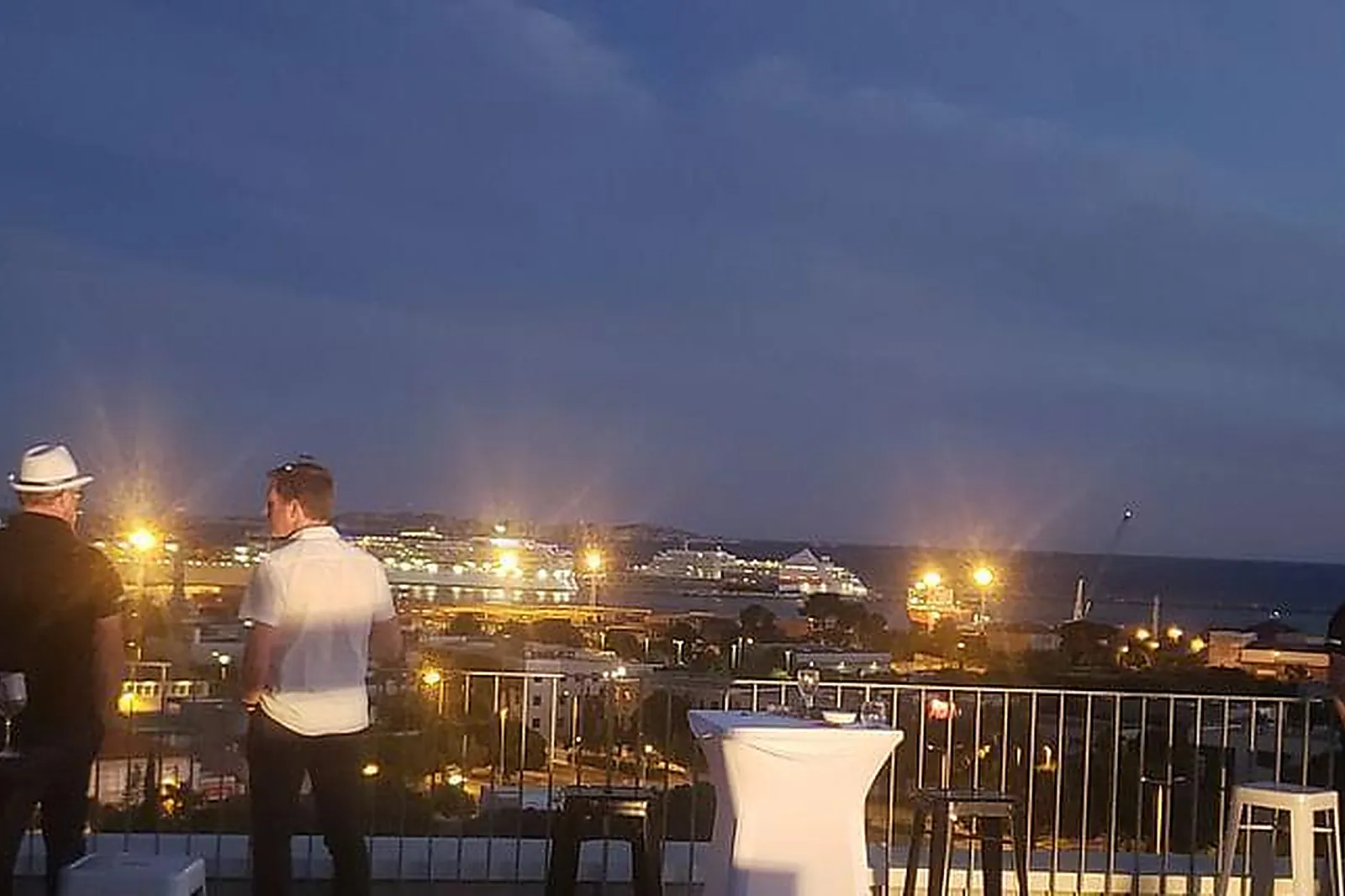 Lieux événementiels, LE ROOFTOP DU QUANTA CAFÉ (VUE SUR MER)