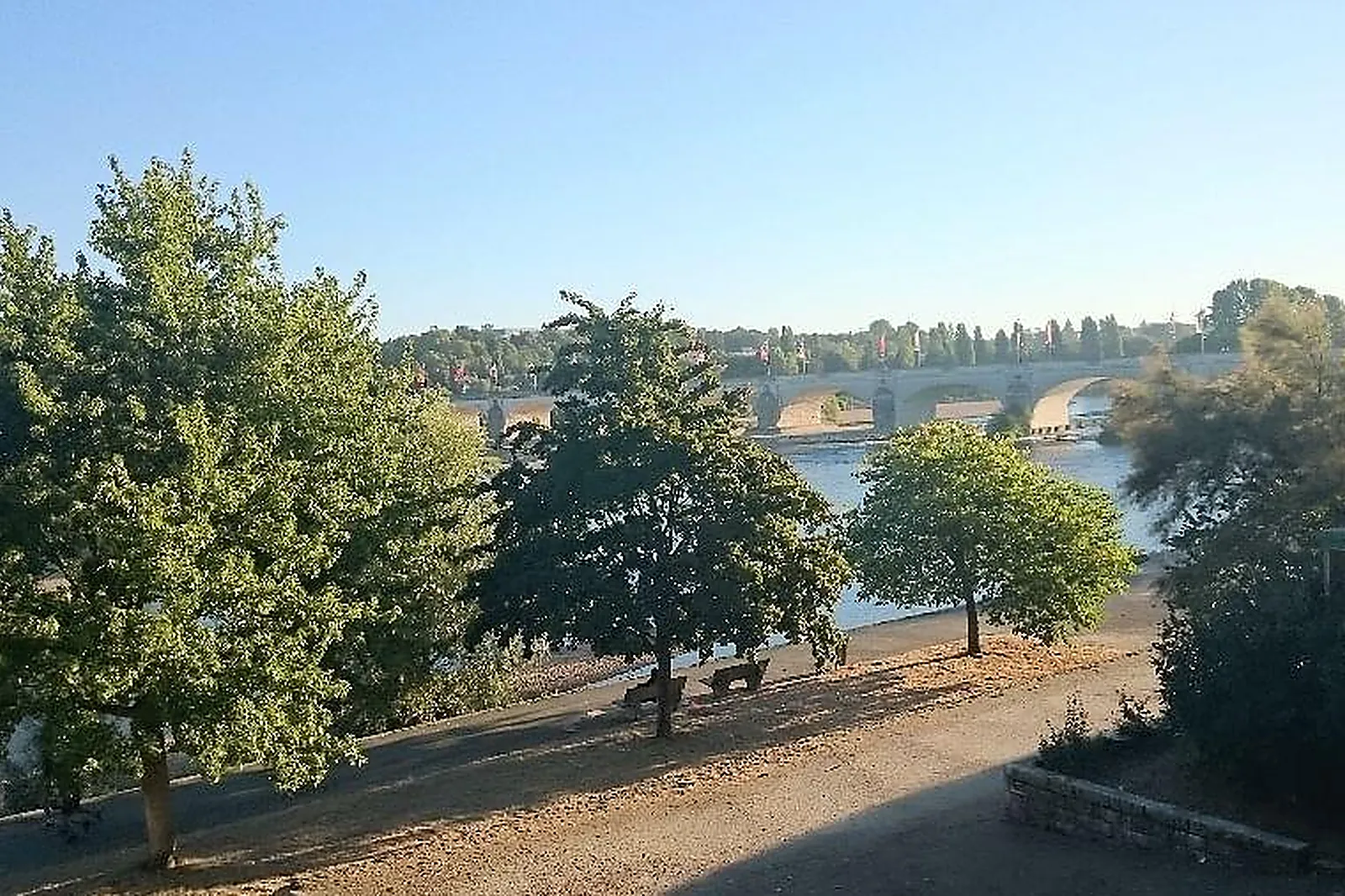 Lieux événementiels, LEONARD OFFICE