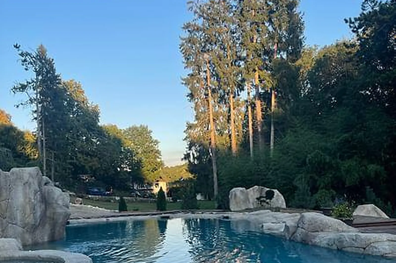 Lieux événementiels, LESBAINSROCHES