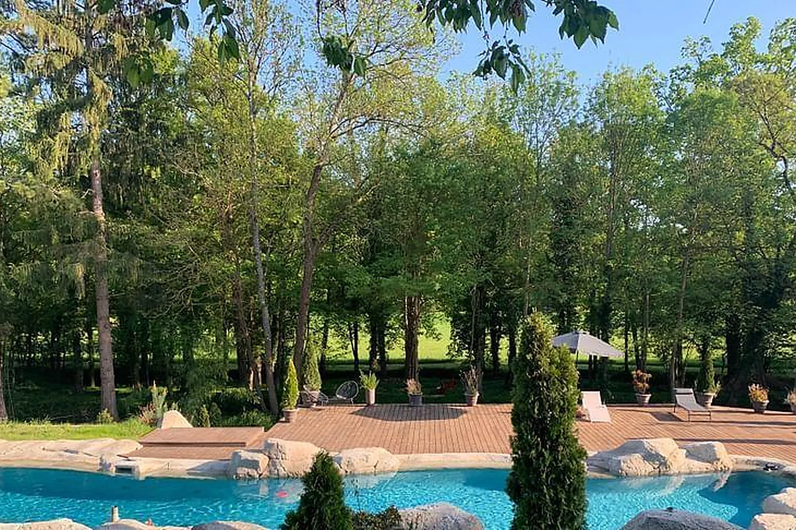 Lieux événementiels, LESBAINSROCHES