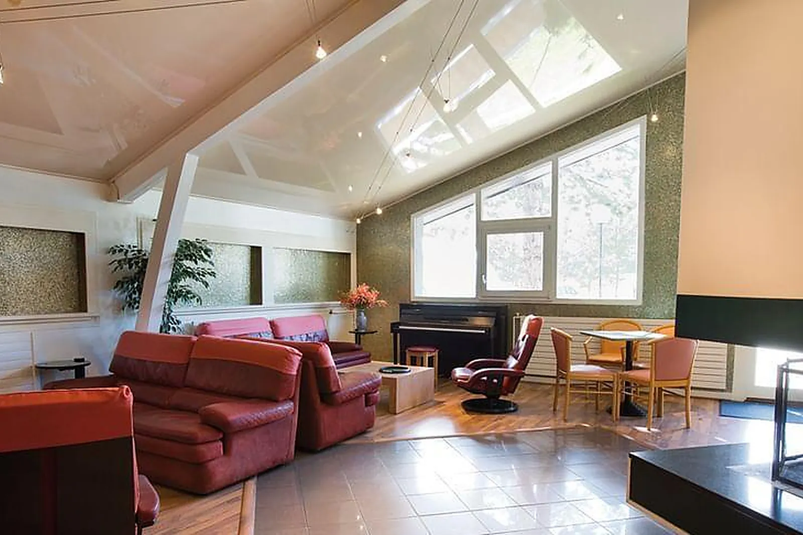 Lieux événementiels, LES ALPES D'AZUR ***