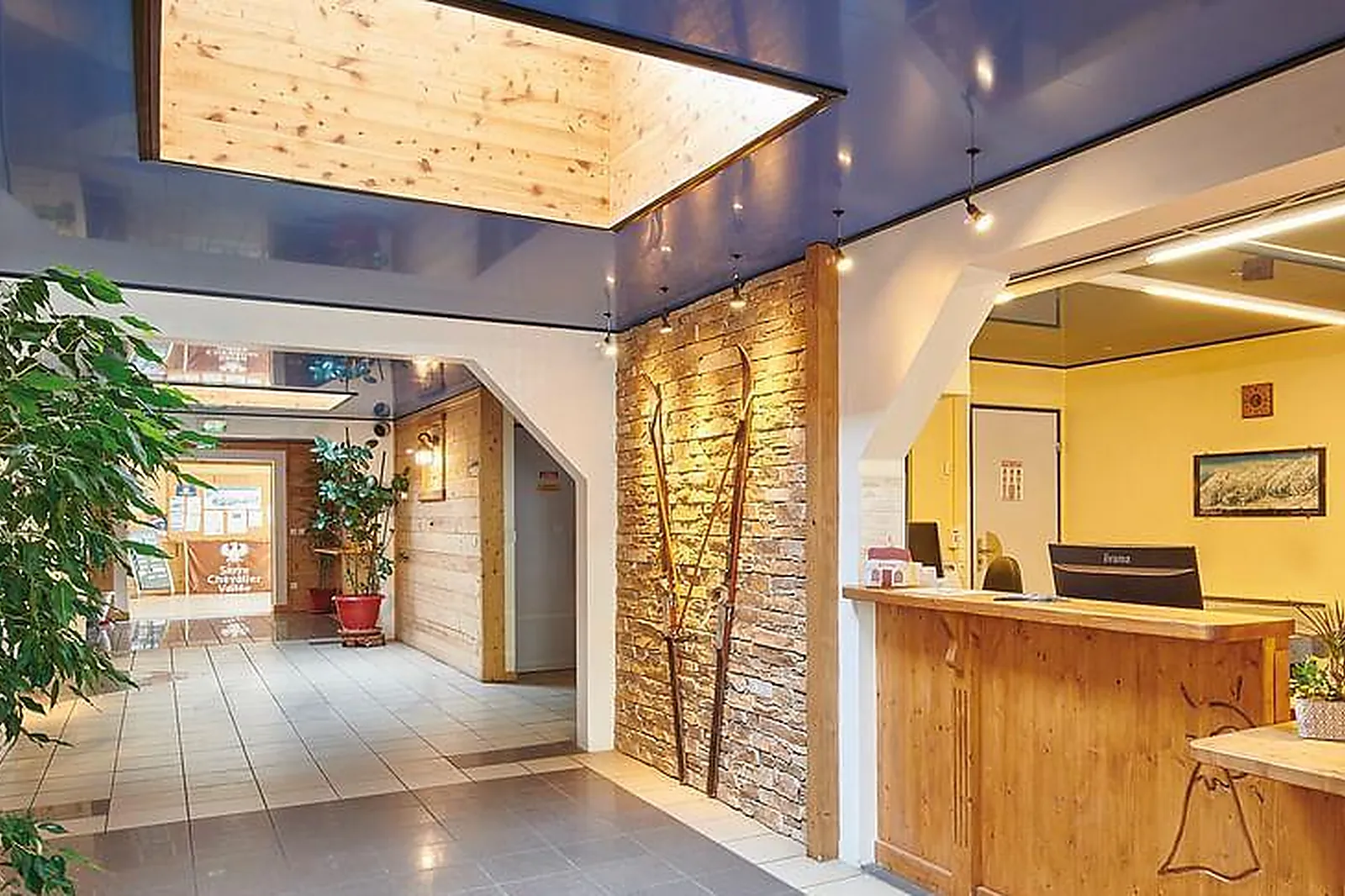 Lieux événementiels, LES ALPES D'AZUR ***