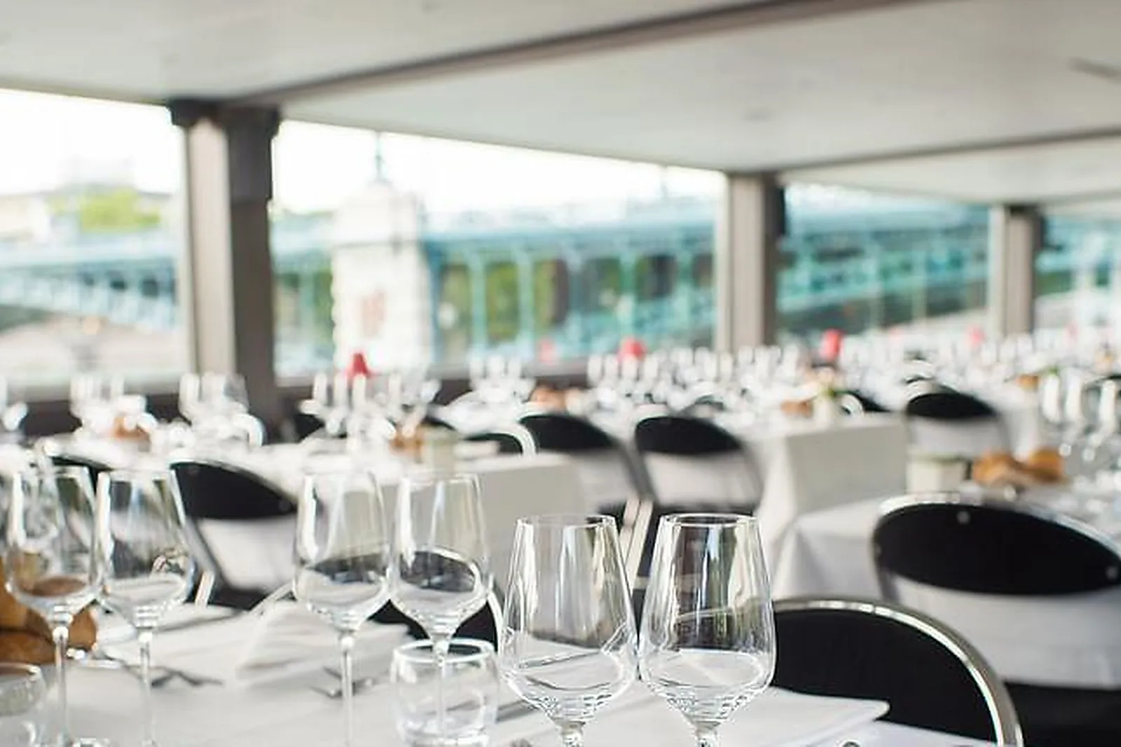 Lieux événementiels, LES BATEAUX LYONNAIS