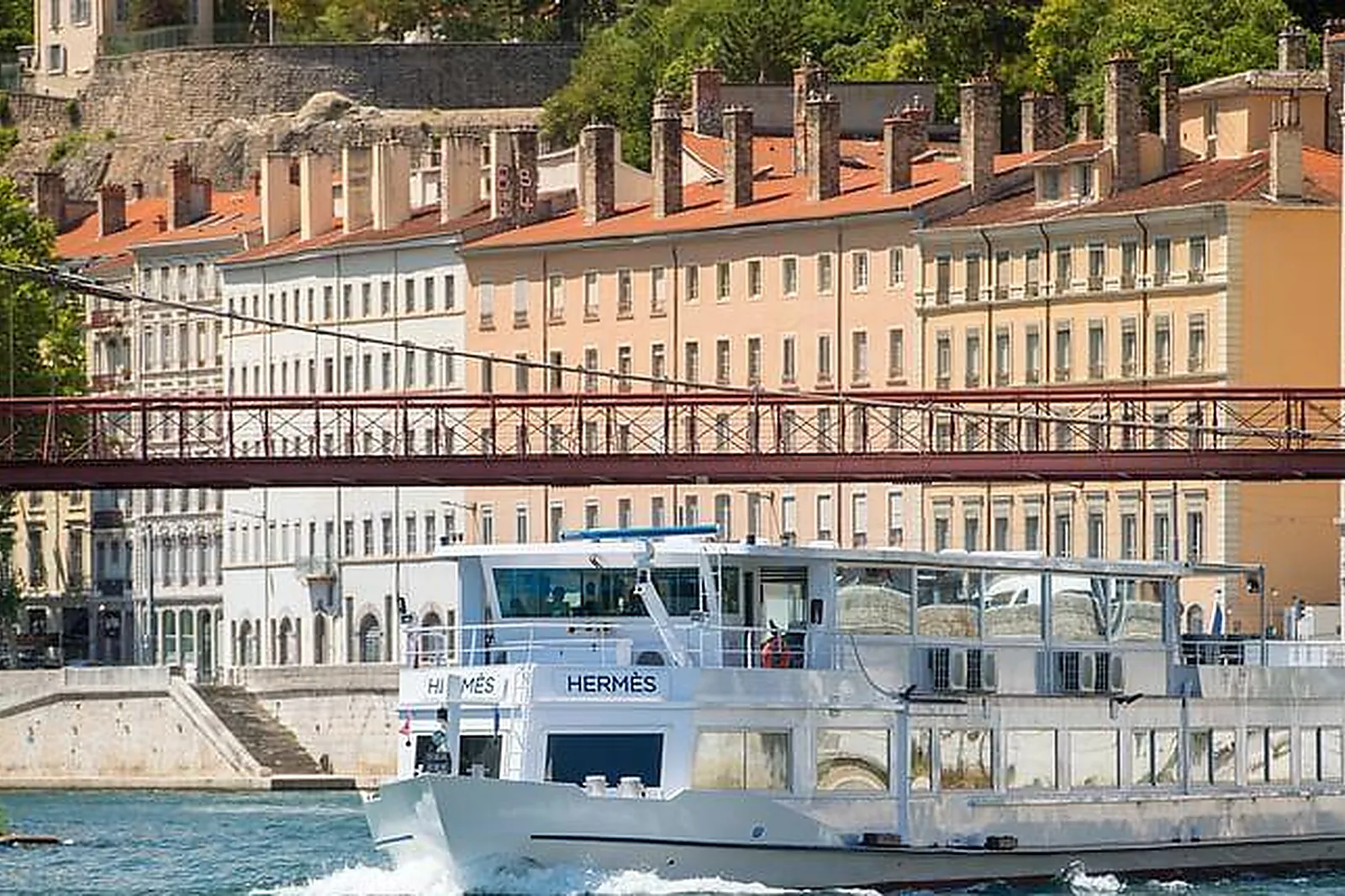 Lieux événementiels, LES BATEAUX LYONNAIS