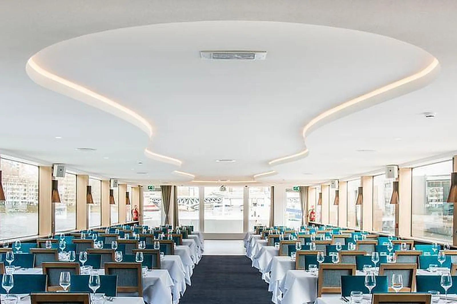 Lieux événementiels, LES BATEAUX LYONNAIS