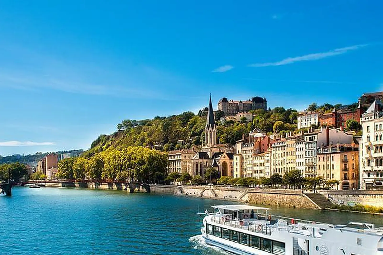 Lieux événementiels, LES BATEAUX LYONNAIS