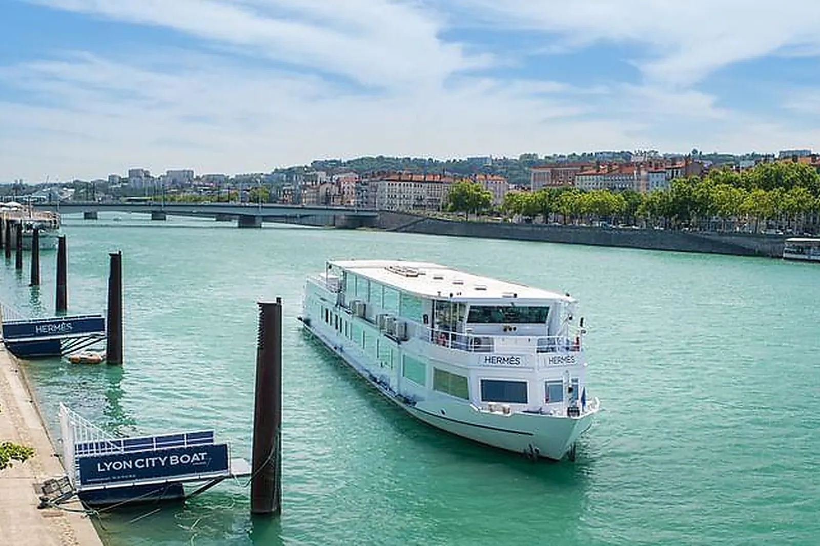 Lieux événementiels, LES BATEAUX LYONNAIS