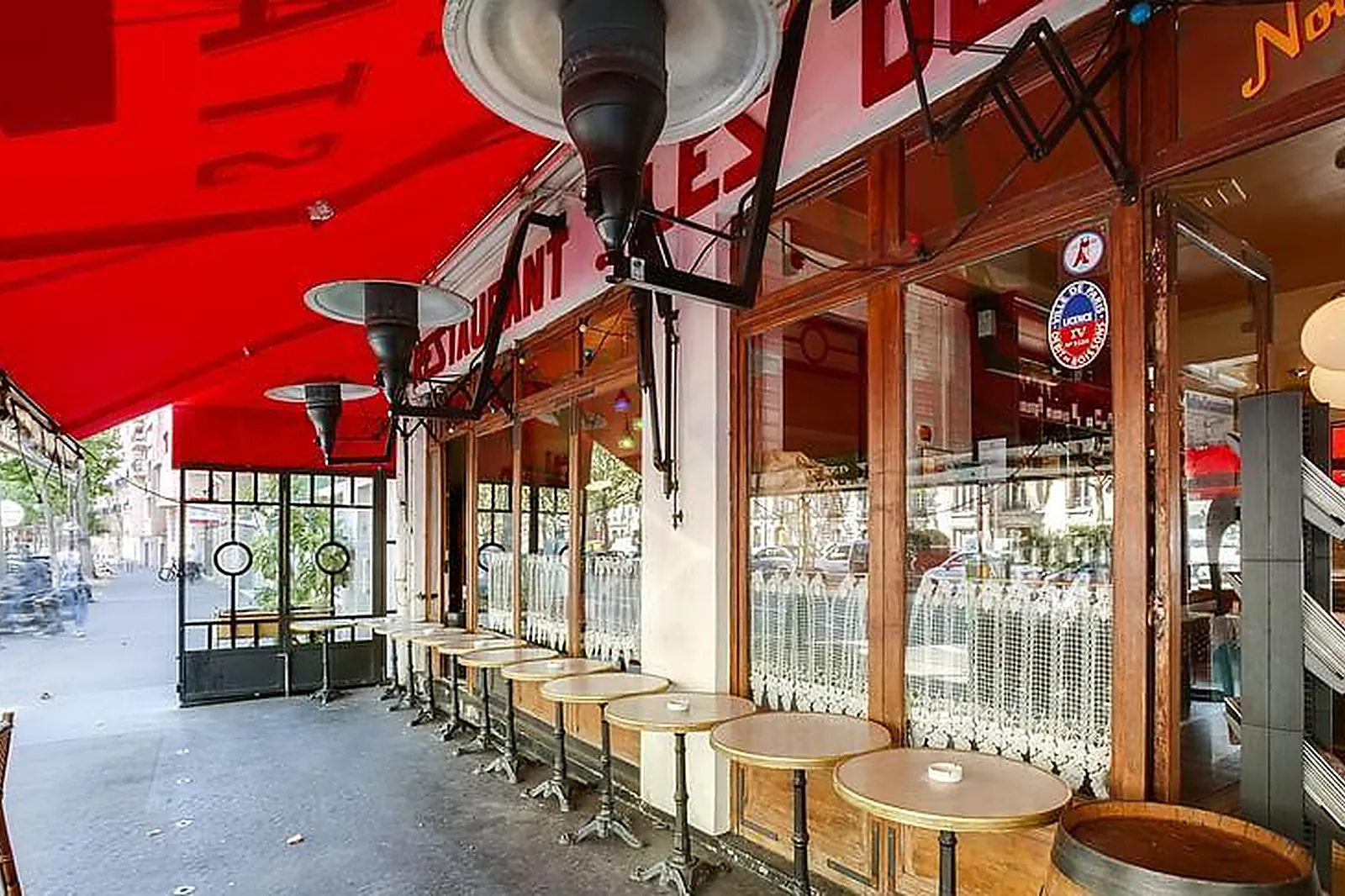 Lieux événementiels, LES DEUX STATIONS