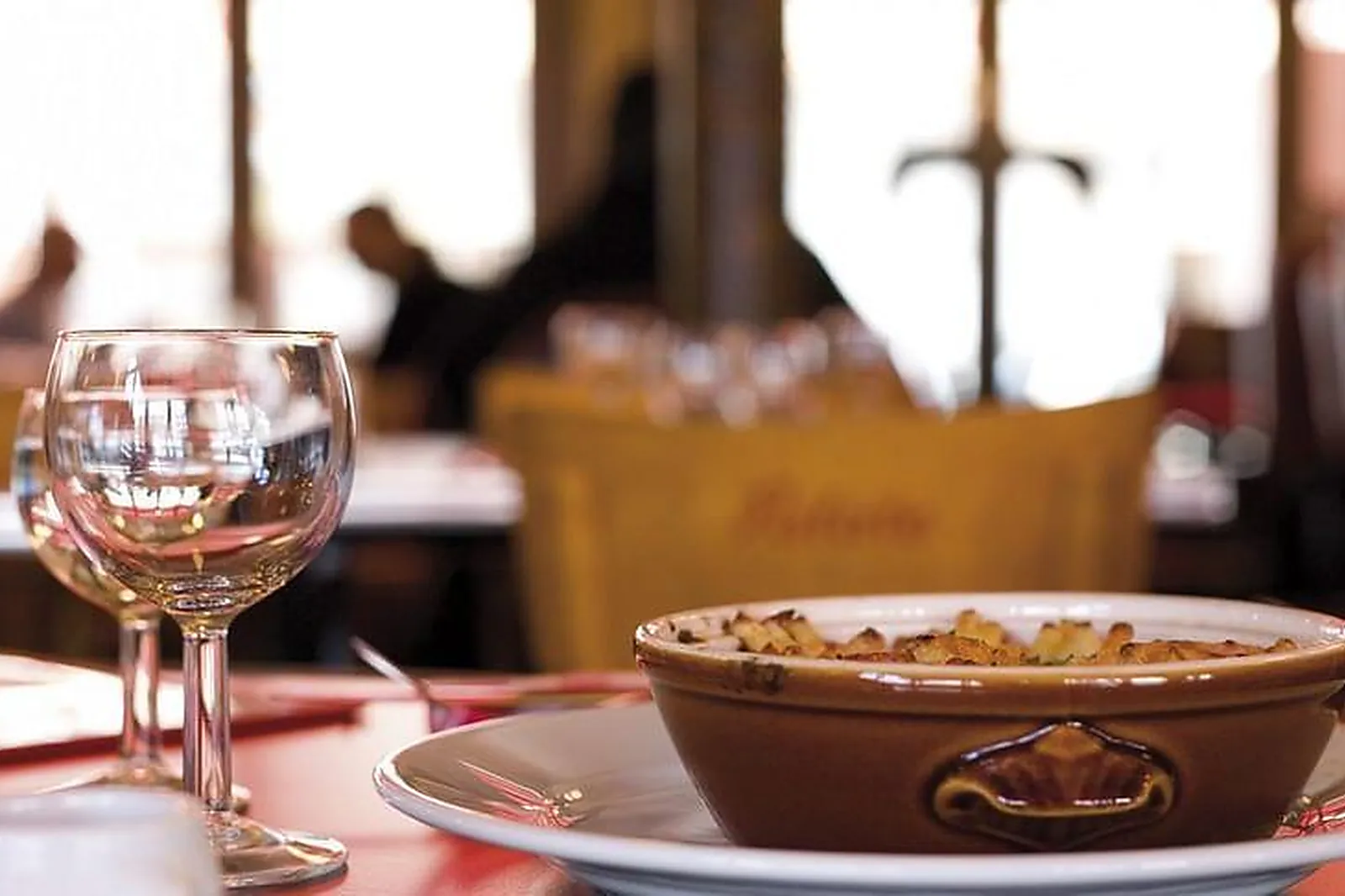 Lieux événementiels, LES DEUX STATIONS