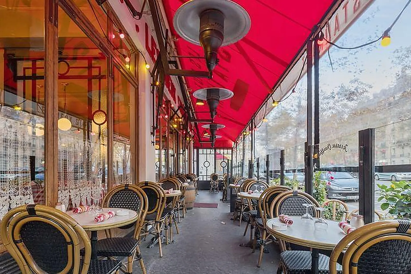 Lieux événementiels, LES DEUX STATIONS