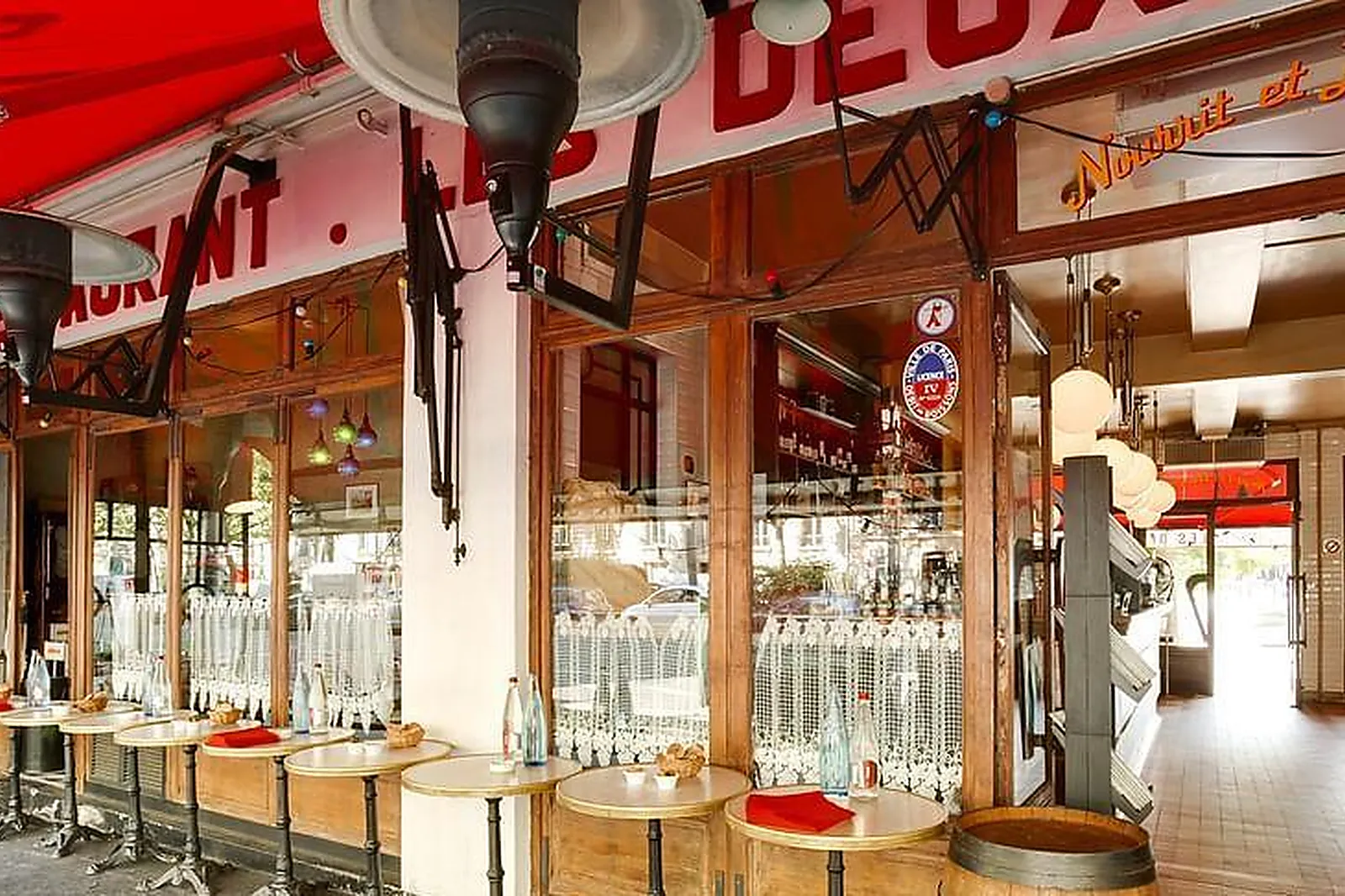 Lieux événementiels, LES DEUX STATIONS