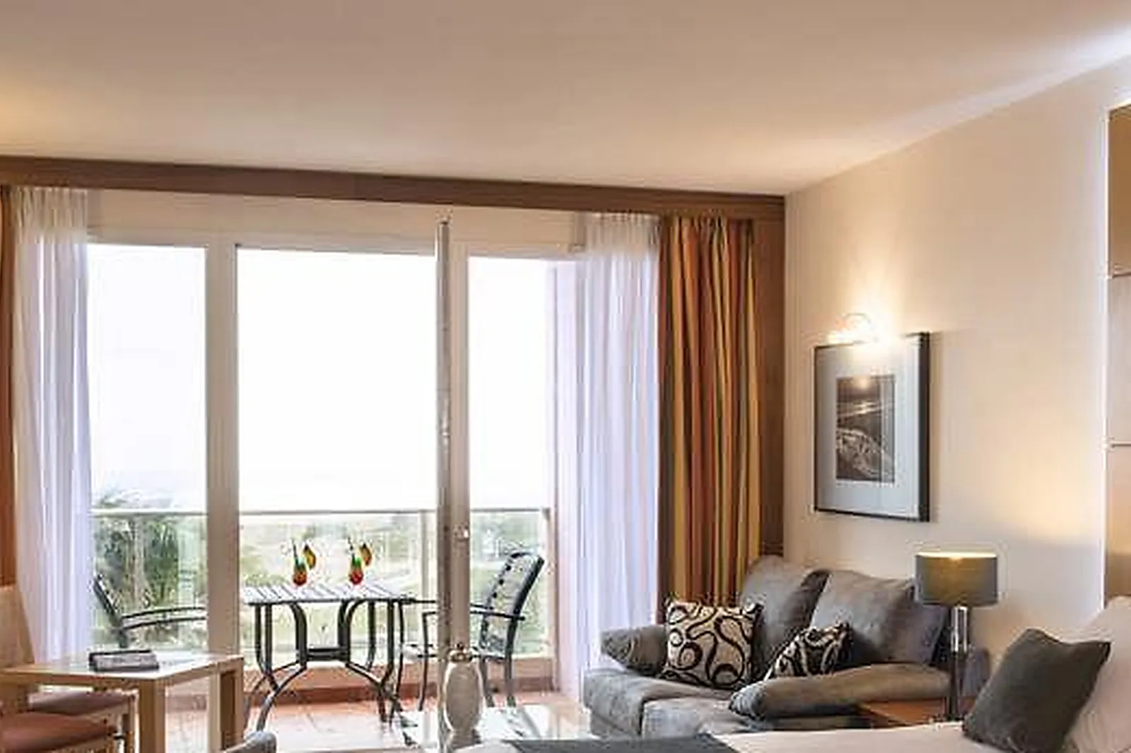 Lieux événementiels, LES FLAMANTS ROSES ****