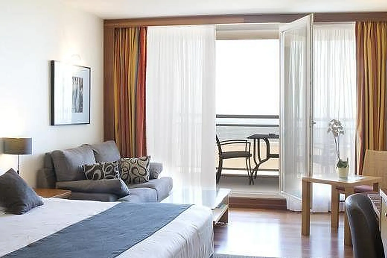 Lieux événementiels, LES FLAMANTS ROSES ****