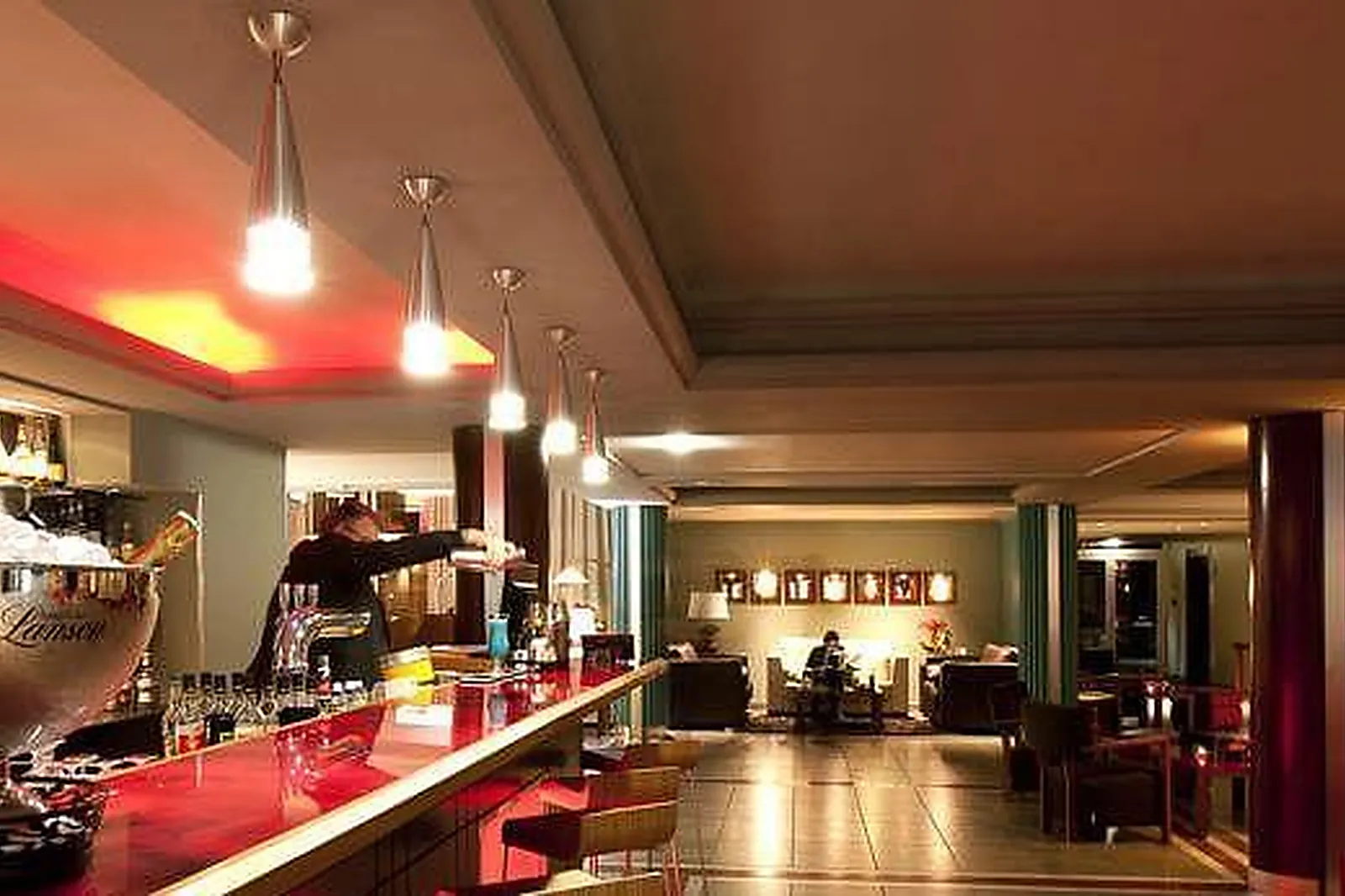 Lieux événementiels, LES FLAMANTS ROSES ****