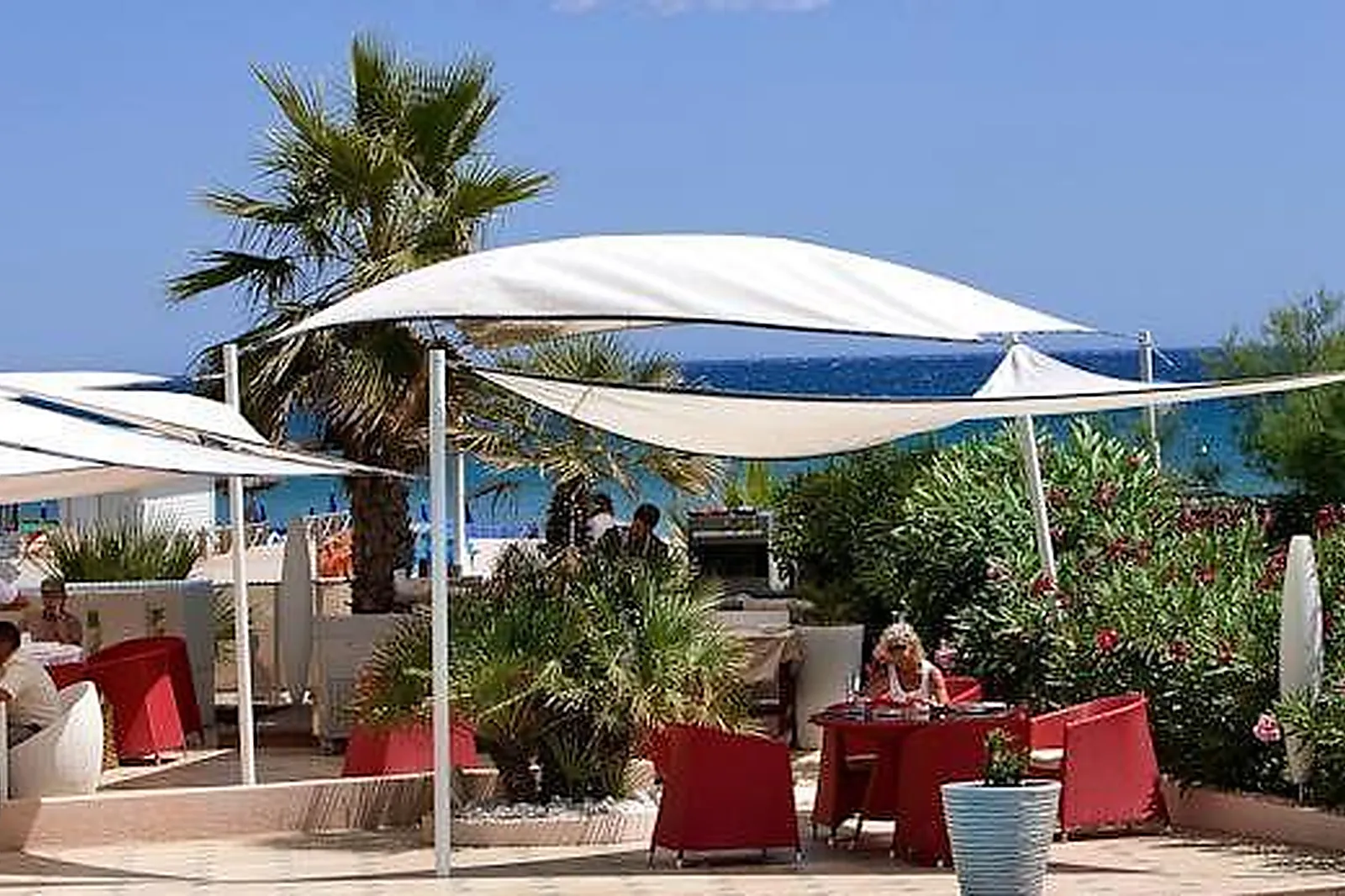 Lieux événementiels, LES FLAMANTS ROSES ****