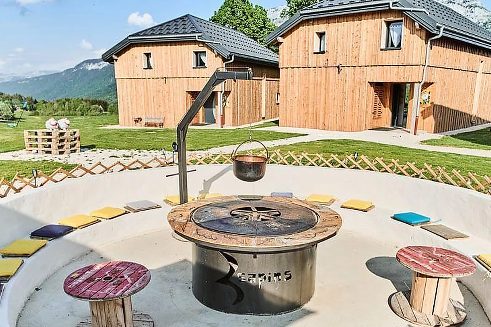 Lieux événementiels, LES GÎTES DES 3 SAPINS