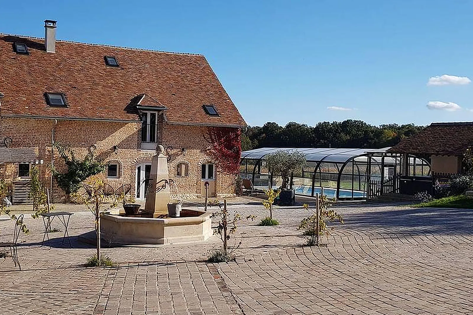 Lieux événementiels, LES MAISONS BLANCHES