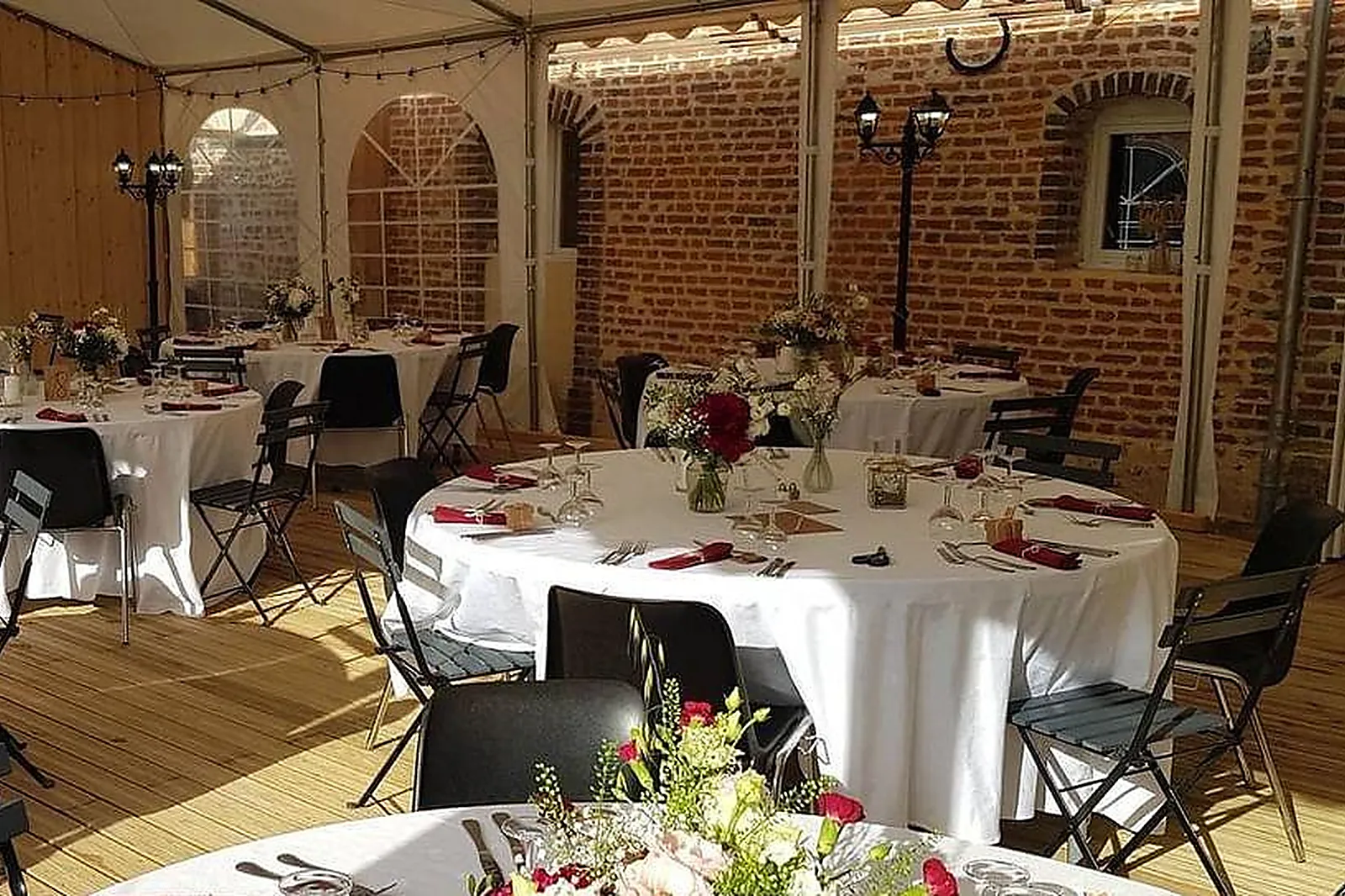 Lieux événementiels, LES MAISONS BLANCHES