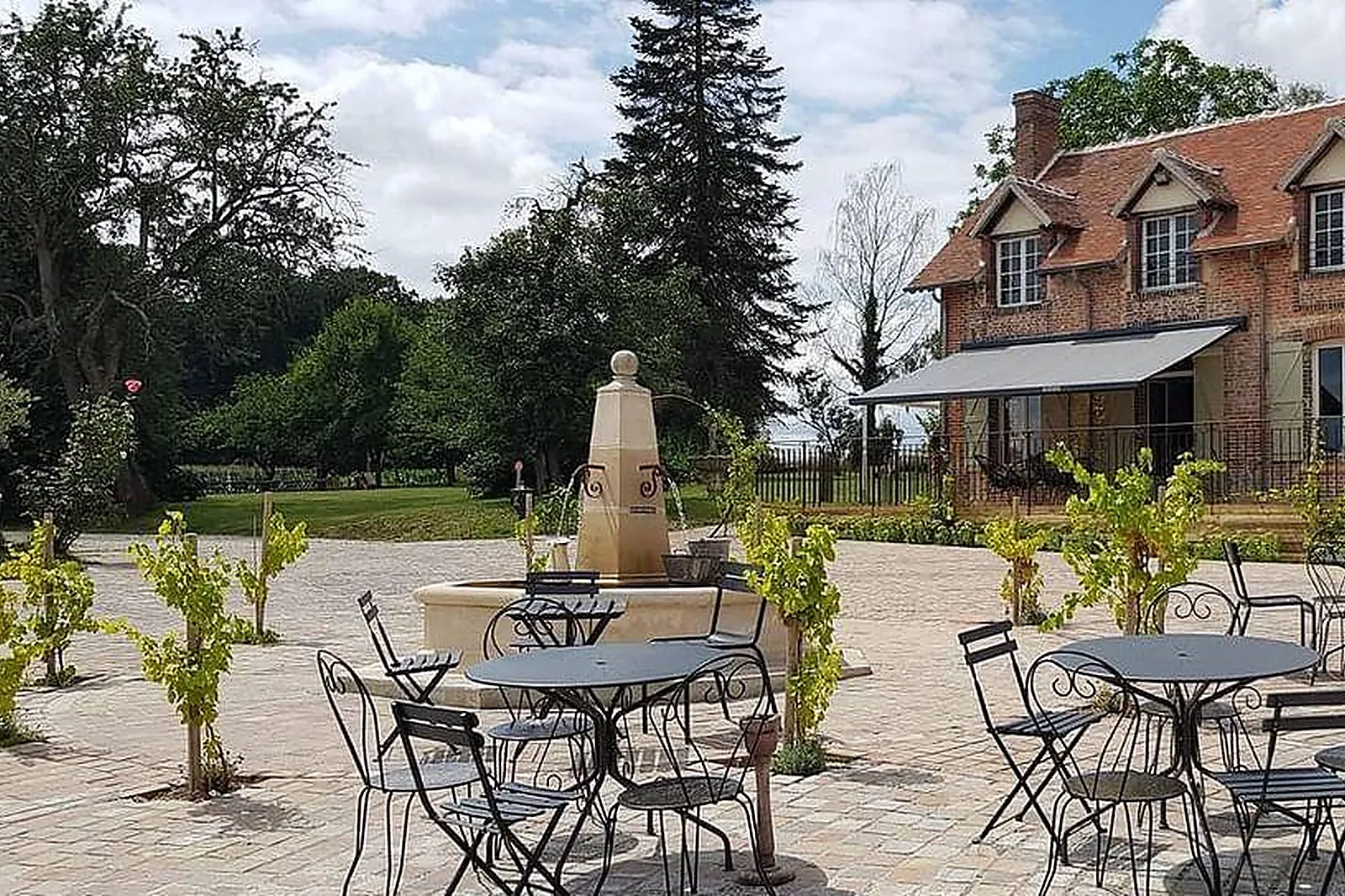 Lieux événementiels, LES MAISONS BLANCHES