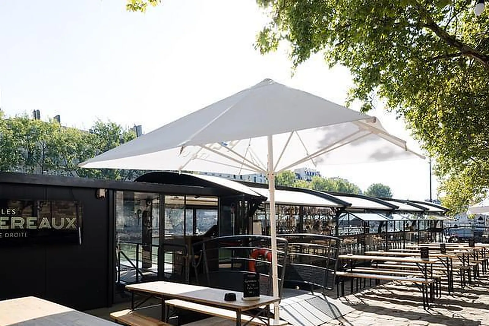 Lieux événementiels, LES MAQUEREAUX RIVE DROITE