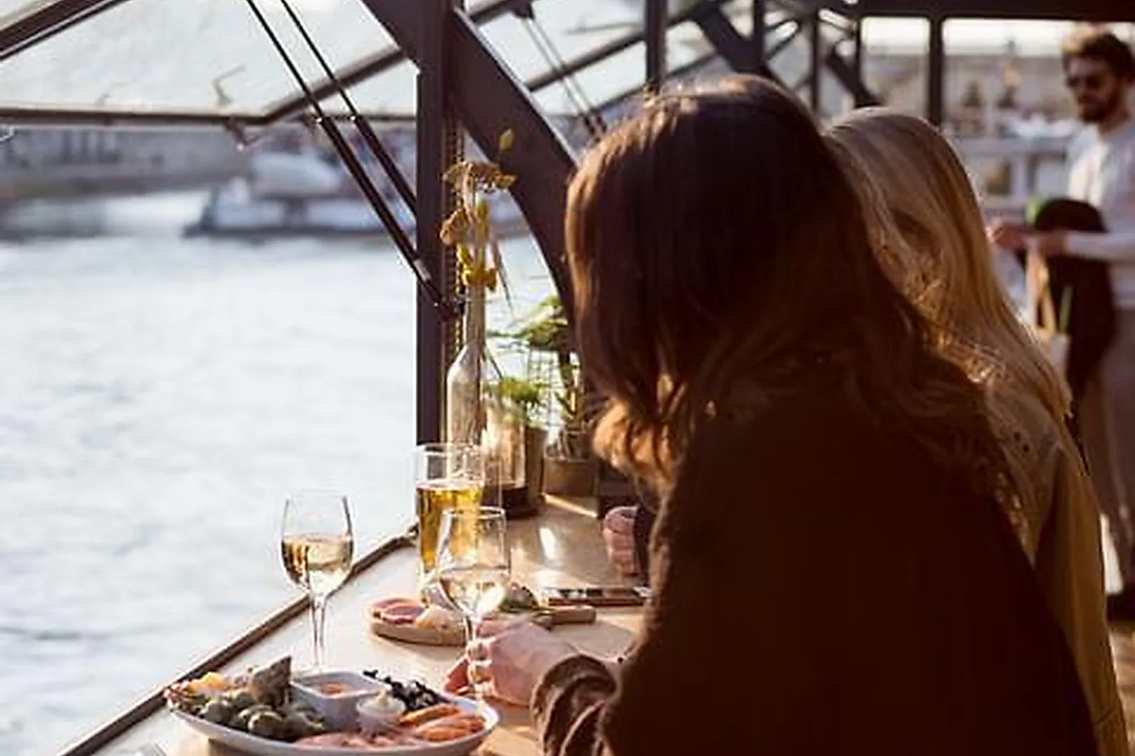 Lieux événementiels, LES MAQUEREAUX RIVE DROITE