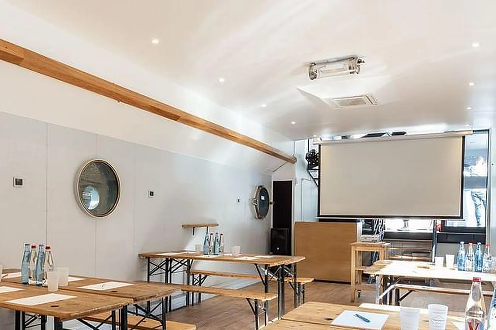 Lieux événementiels, LES MAQUEREAUX RIVE DROITE