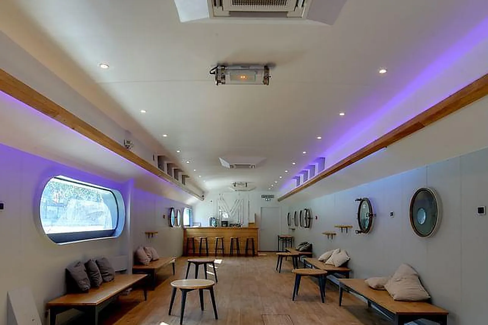 Lieux événementiels, LES MAQUEREAUX RIVE DROITE