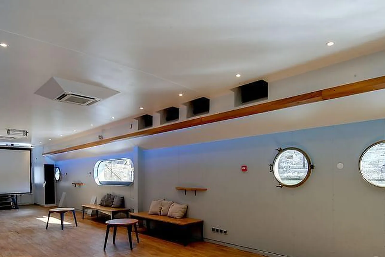 Lieux événementiels, LES MAQUEREAUX RIVE DROITE