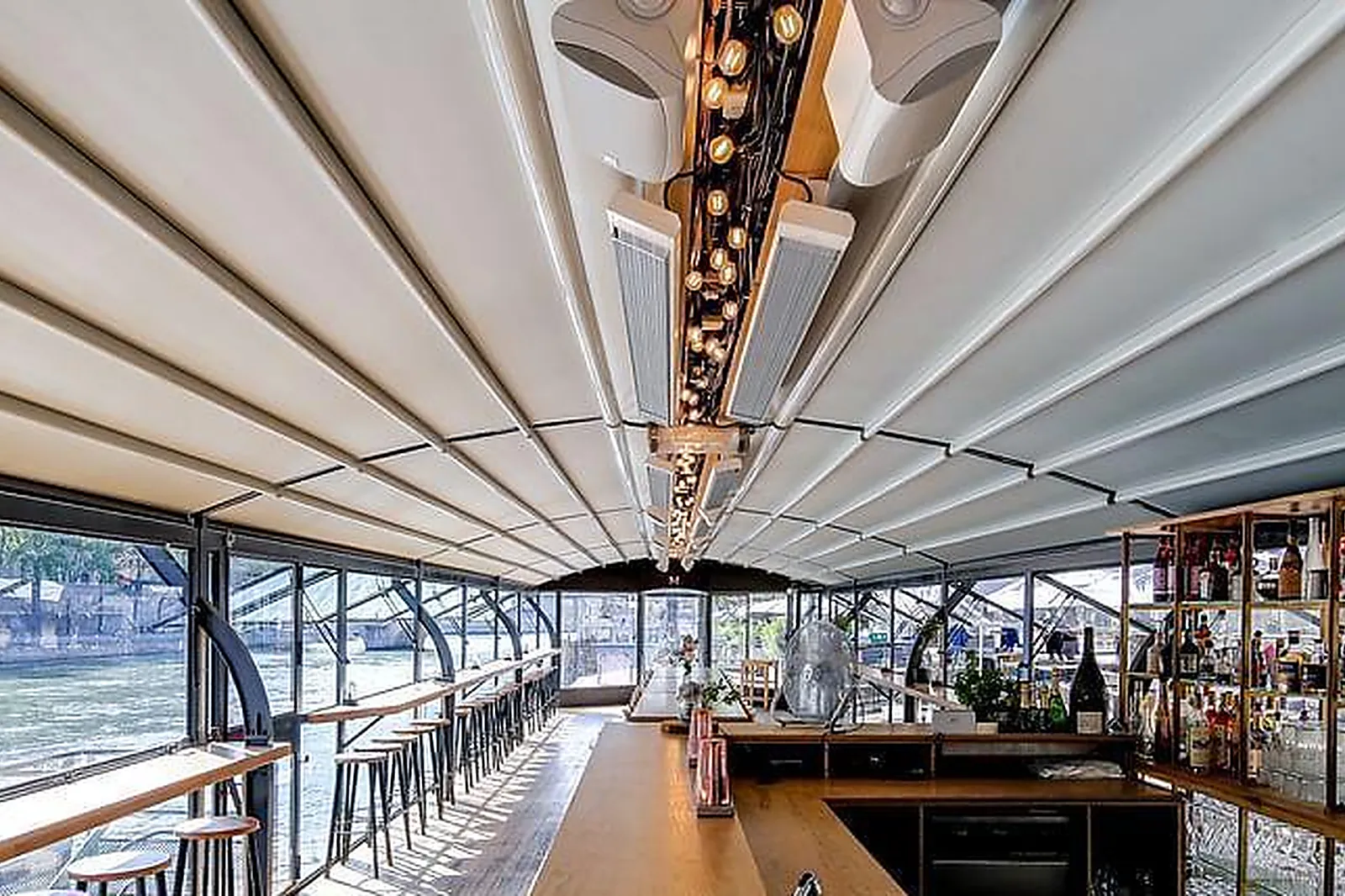 Lieux événementiels, LES MAQUEREAUX RIVE DROITE