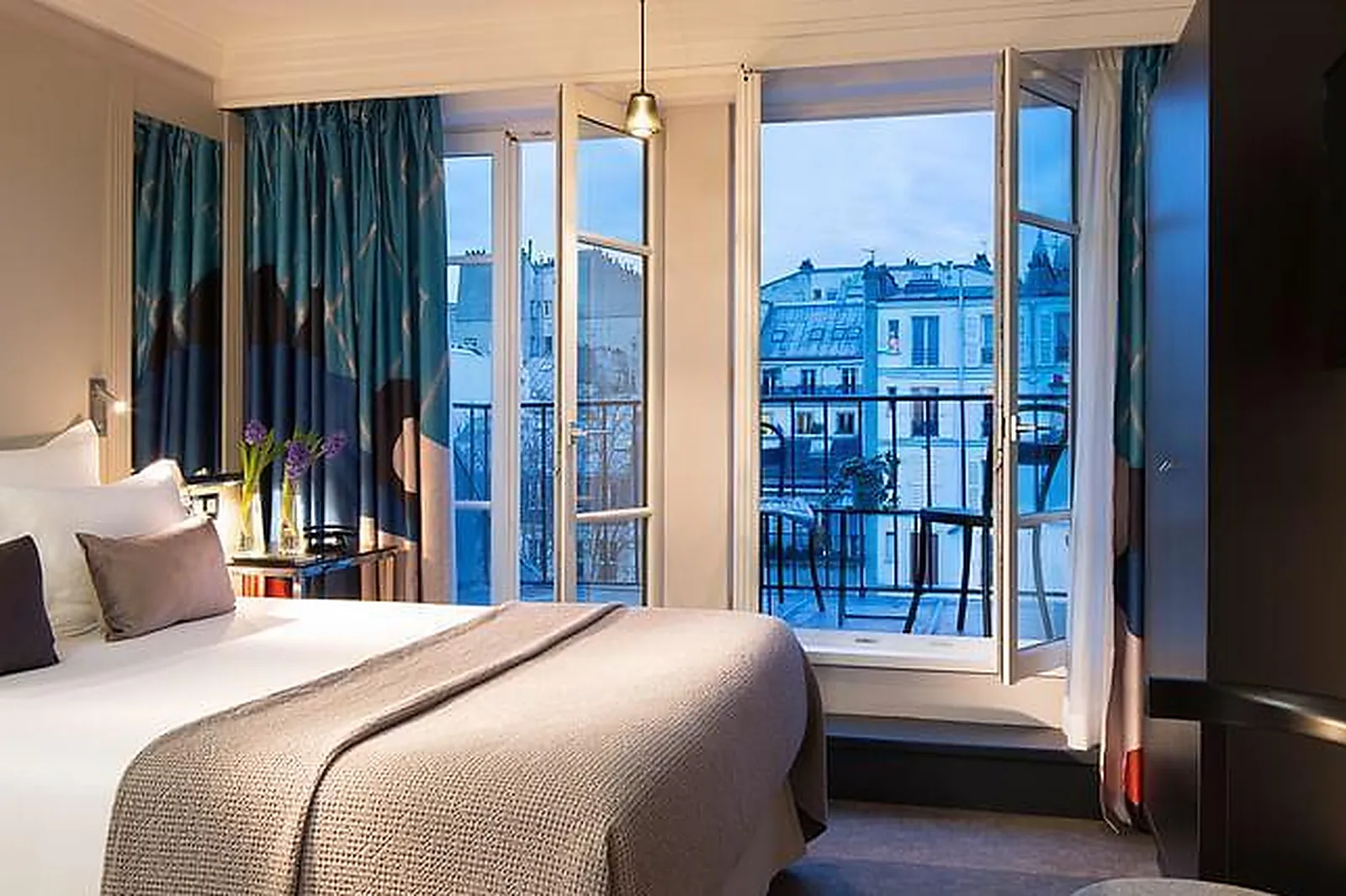 Lieux événementiels, LES MATINS DE PARIS ****