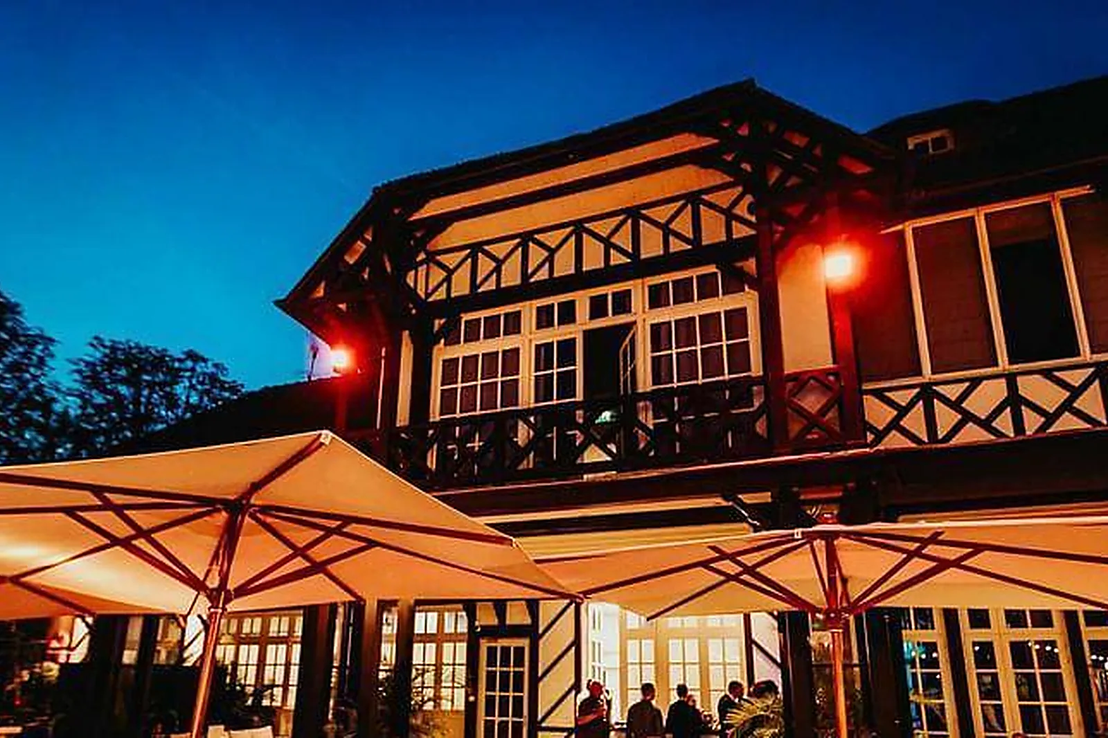 Lieux événementiels, LES PAVILLONS DES ÉTANGS - LE MANOIR