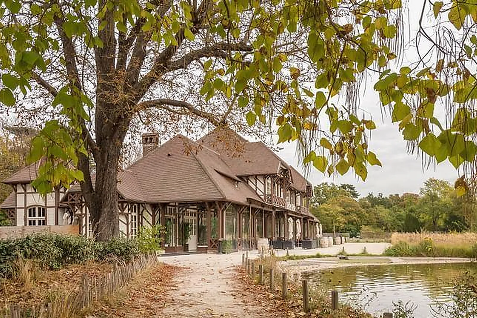Lieux événementiels, LES PAVILLONS DES ÉTANGS - LE MANOIR
