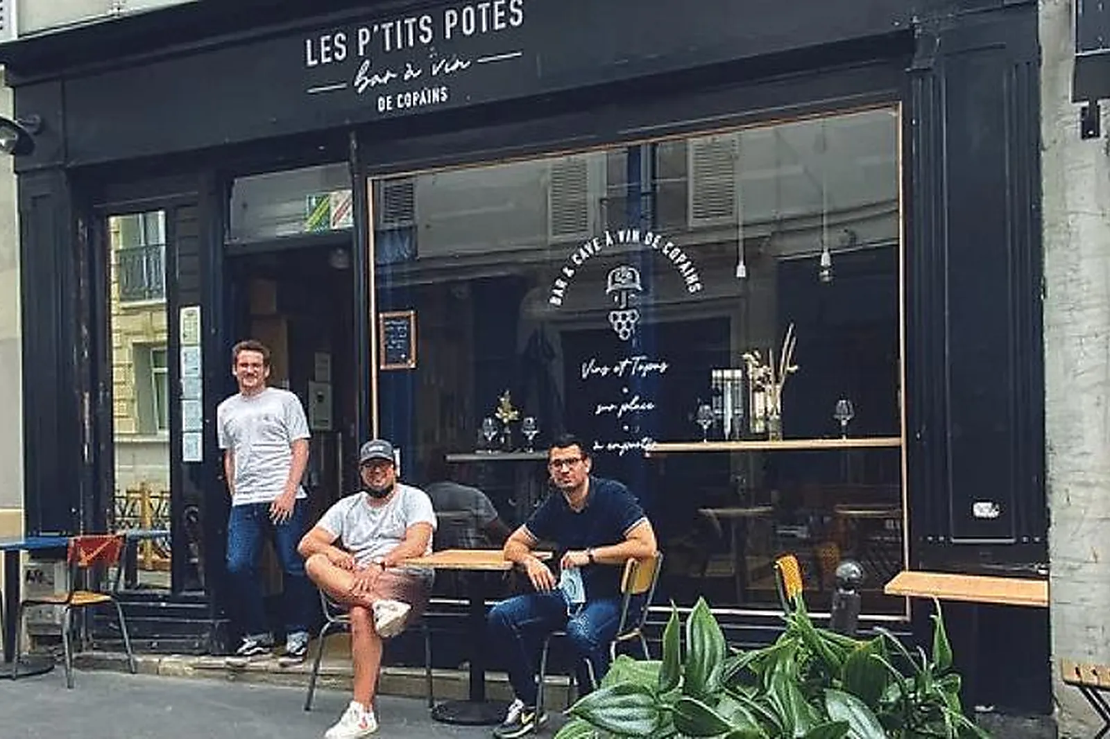 Lieux événementiels, LES P'TITS POTES BAR À VIN