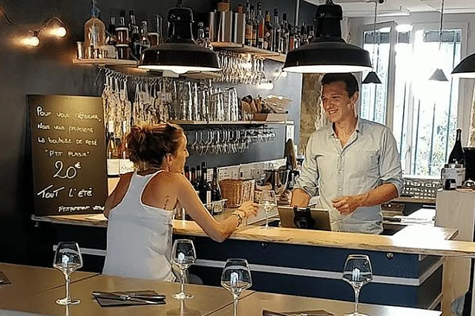 Lieux événementiels, LES P'TITS POTES BAR À VIN