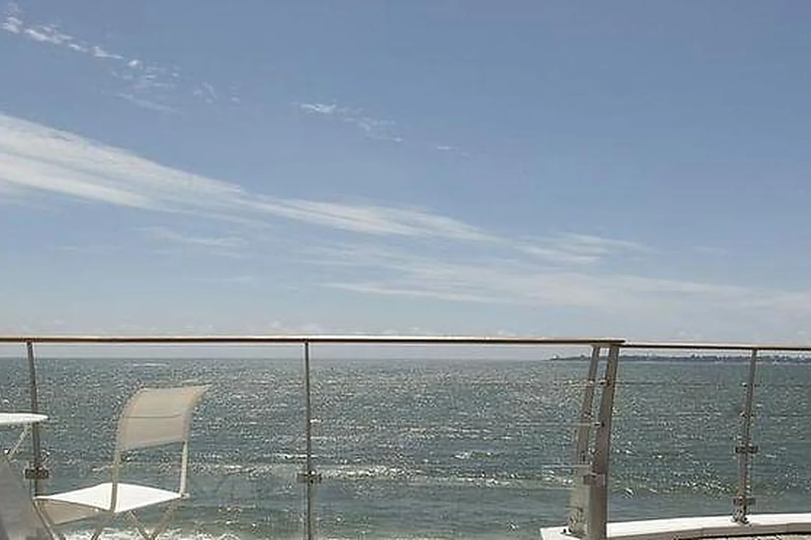 Lieux événementiels, LES SABLES BLANCS ****