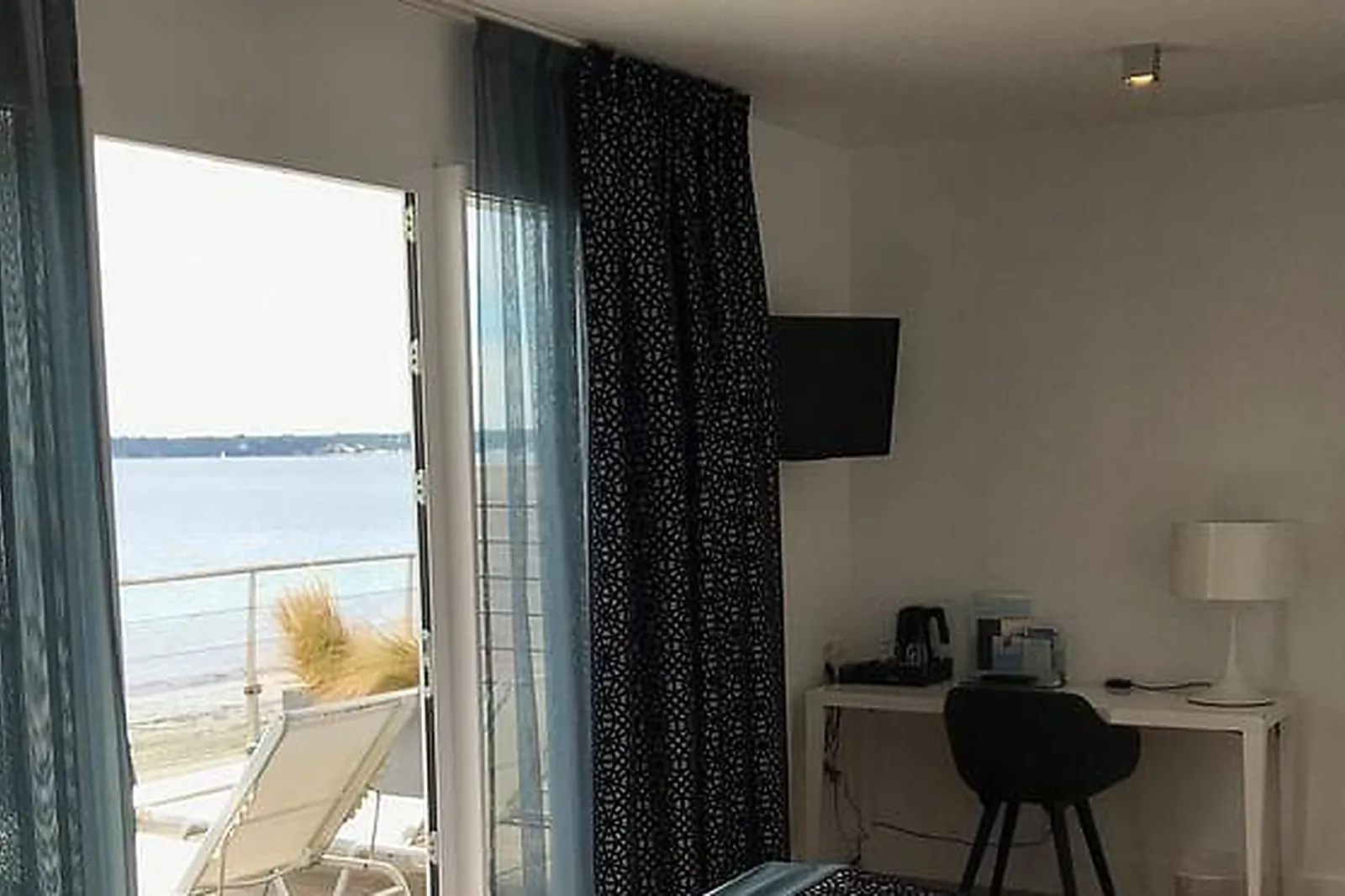 Lieux événementiels, LES SABLES BLANCS ****